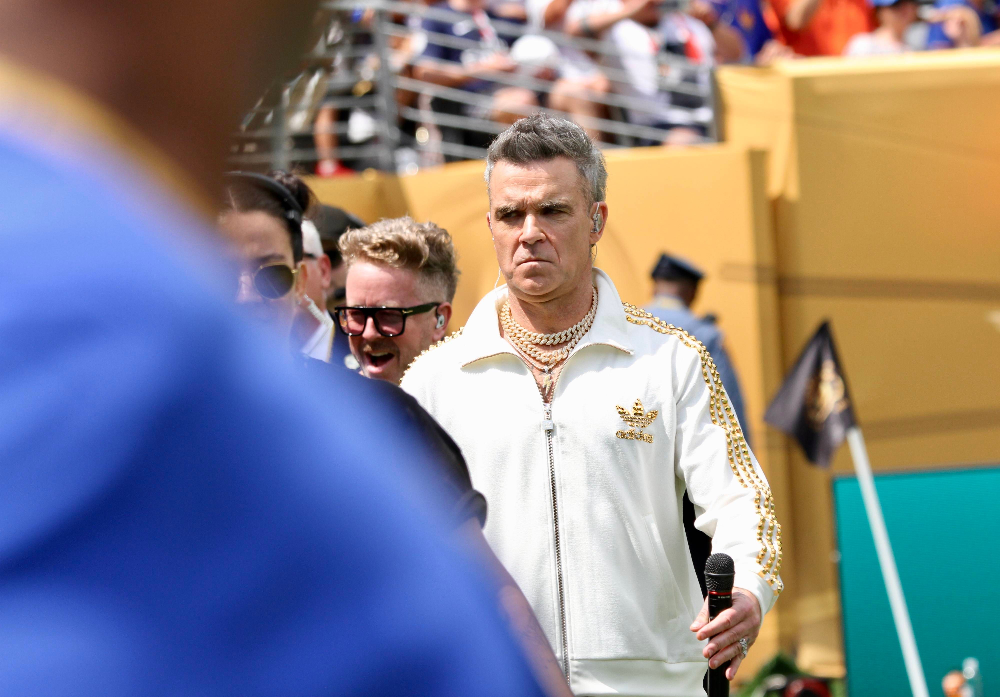 Robbie Williams muss sein Konzert absagen.