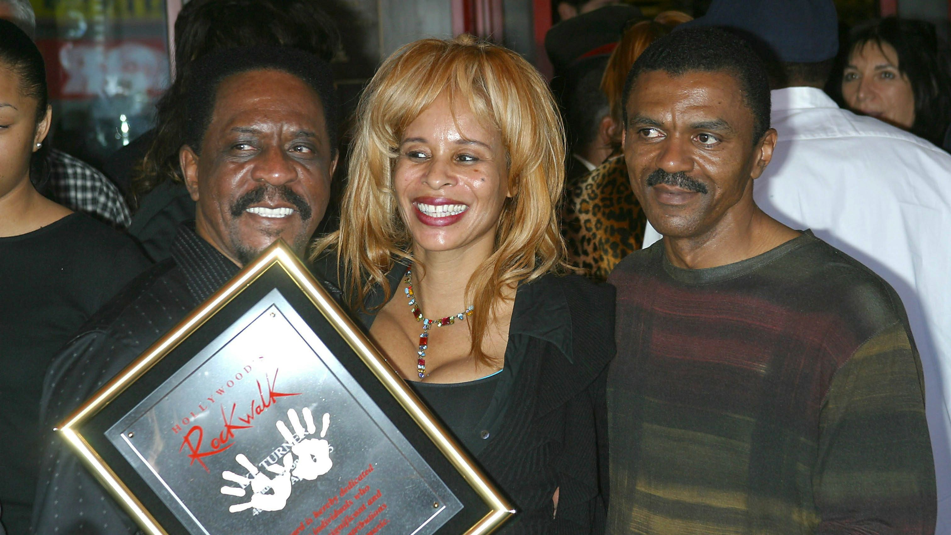 Heute.at - Sohn von Tina Turner mit nur 67 Jahren gestorben