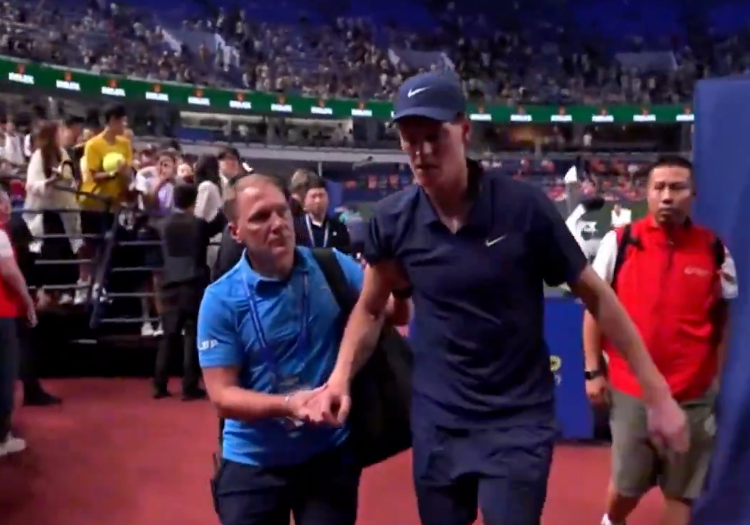 Sinner humpelt vom Platz.