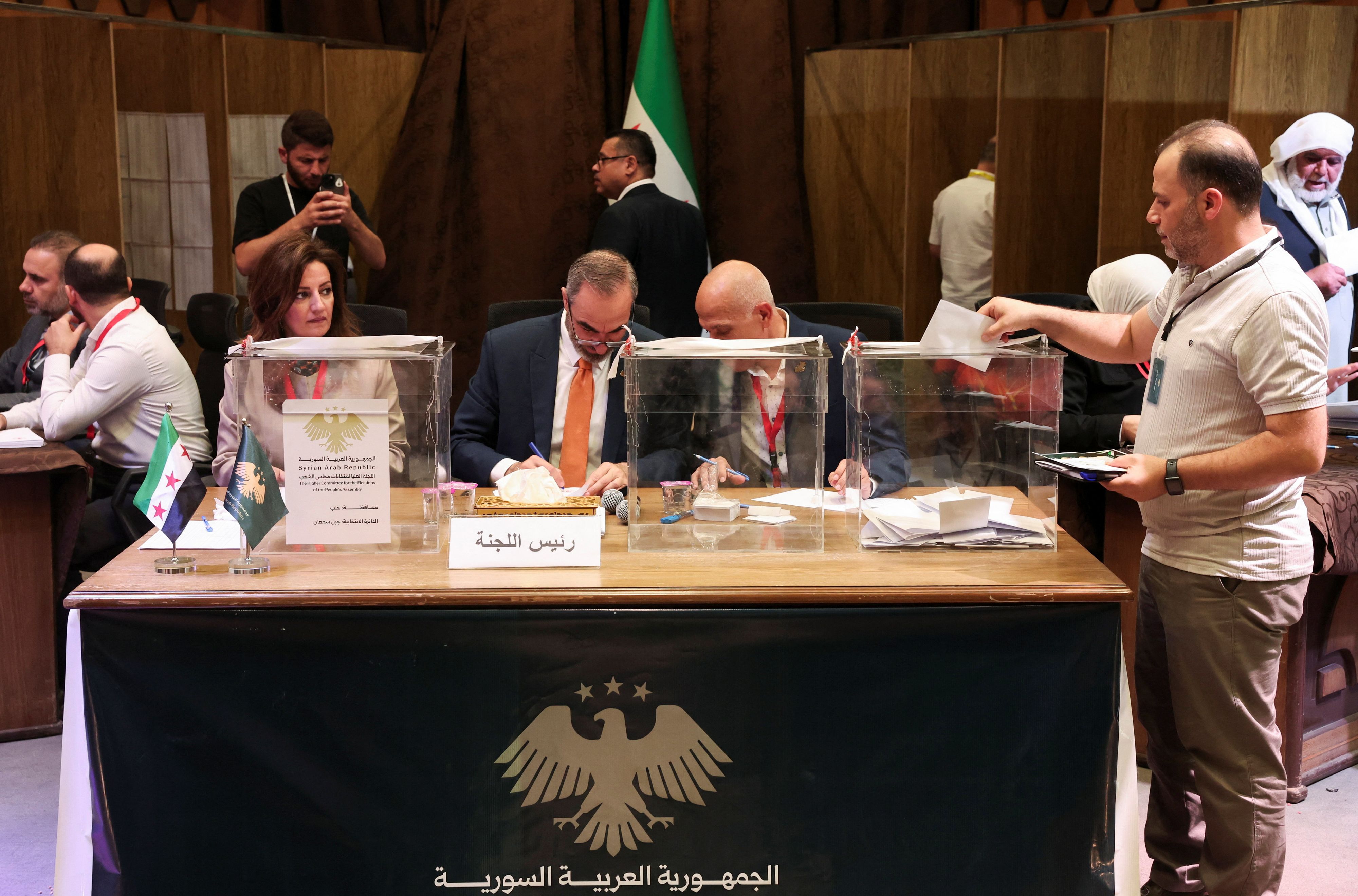 Am Sonntag werden in Syrien die Mitglieder des ersten Parlaments nach dem Sturz von Assad bestimmt.