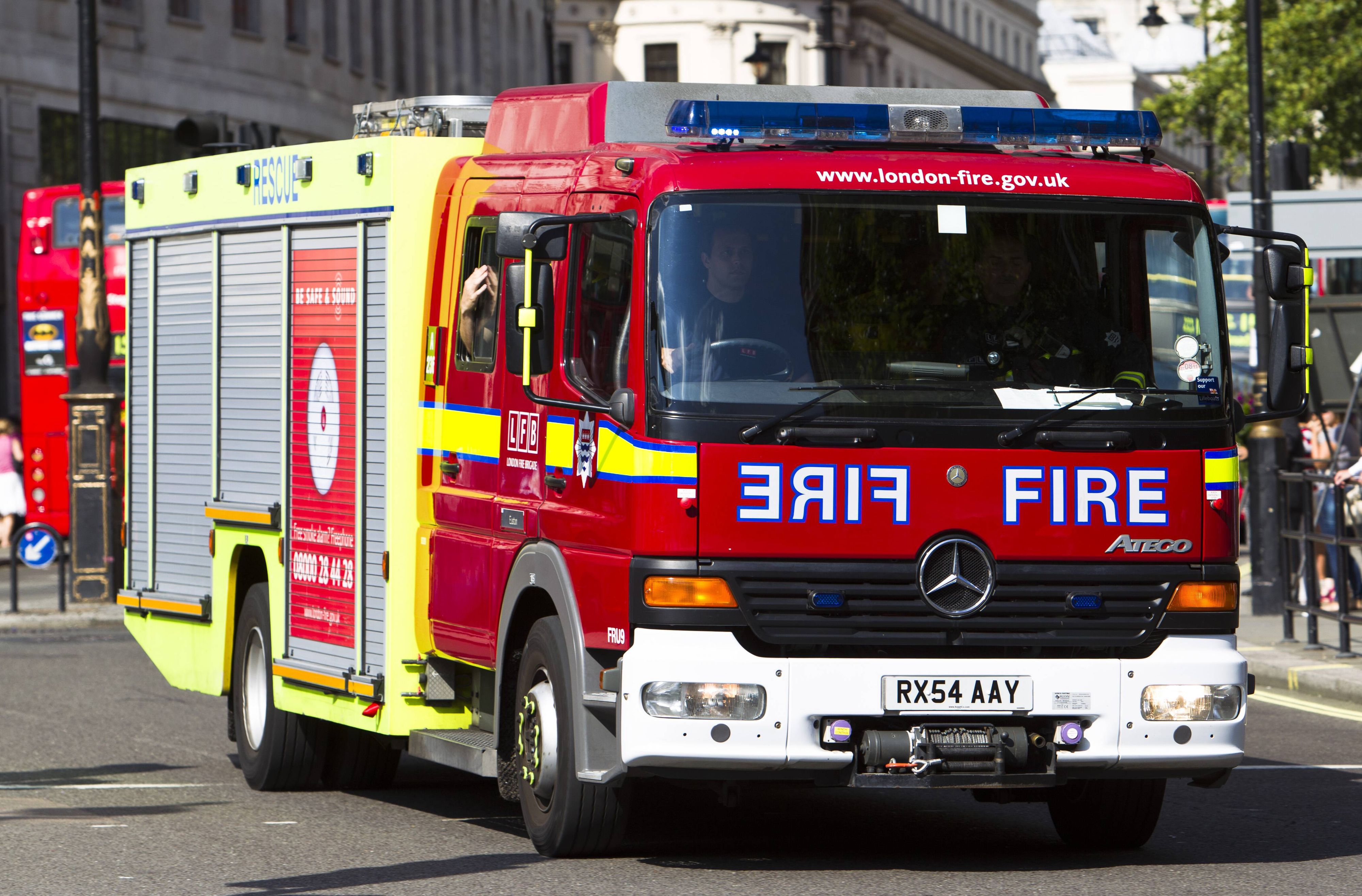 Unbekannte Täter haben in England eine Moschee in Brand gesteckt. Symbolbild.