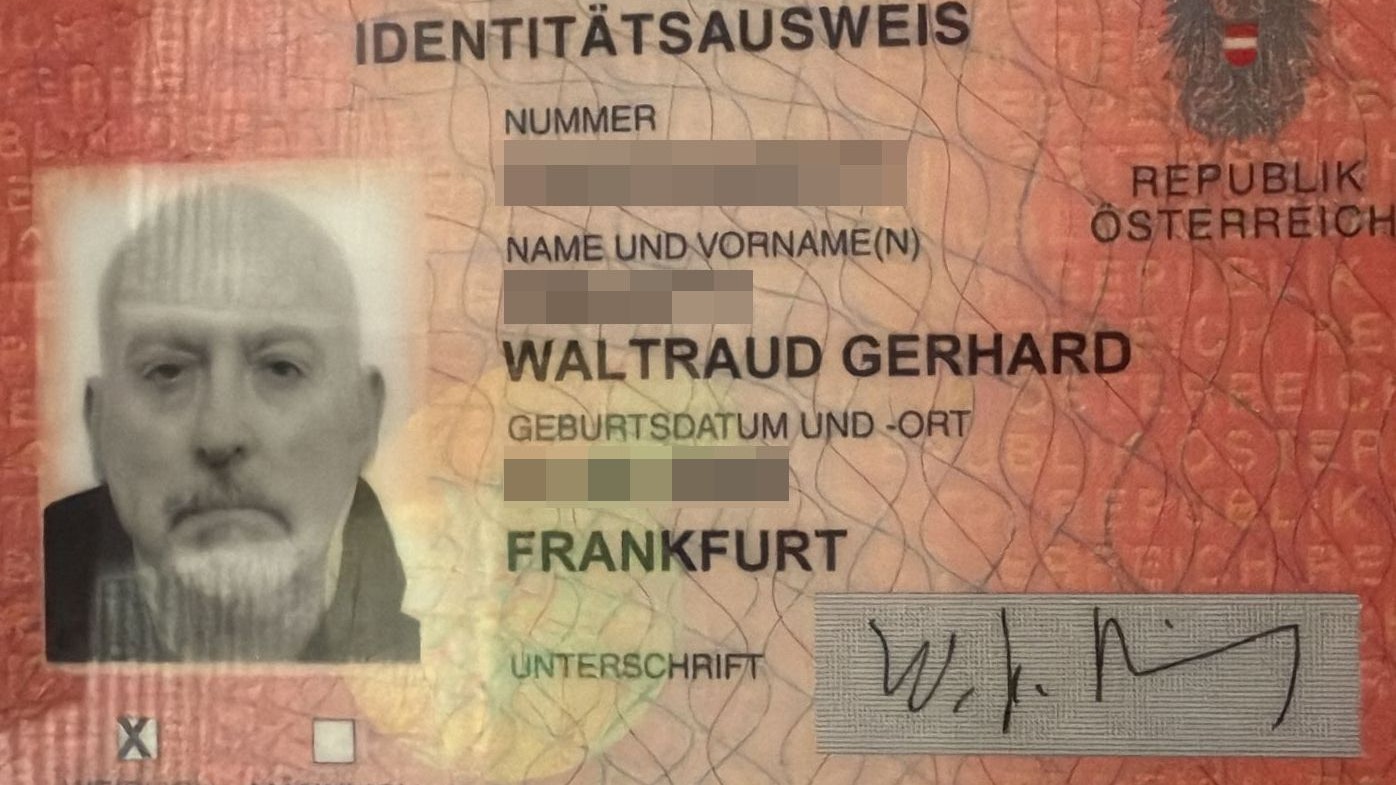 Der Identitätsausweis zeigt: Walter bzw. Waltraud ist jetzt weiblich.