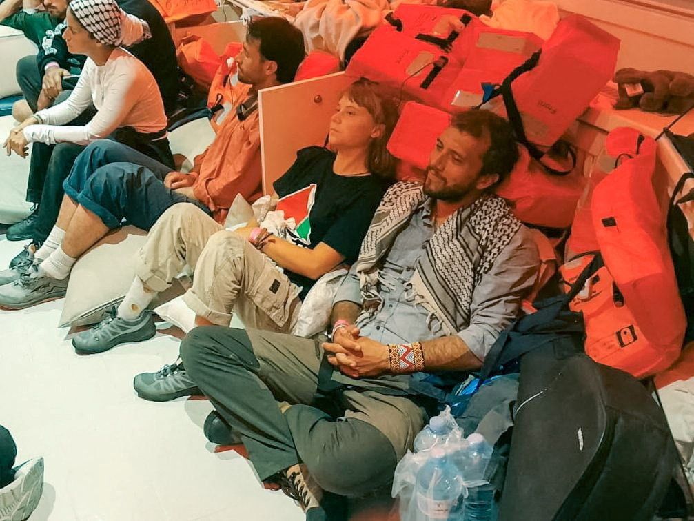 Greta Thunberg wurde inhaftiert, nachdem israelische Streitkräfte die Gaza-Hilfsflotte gestoppt hatten.