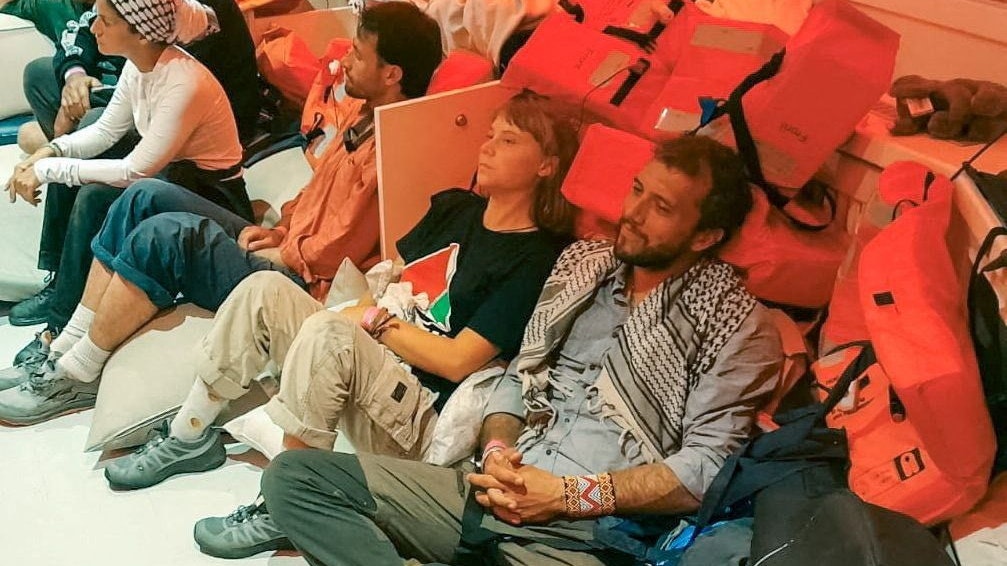 Heute.at - Greta in Haft: Musste israelische Flagge küssen