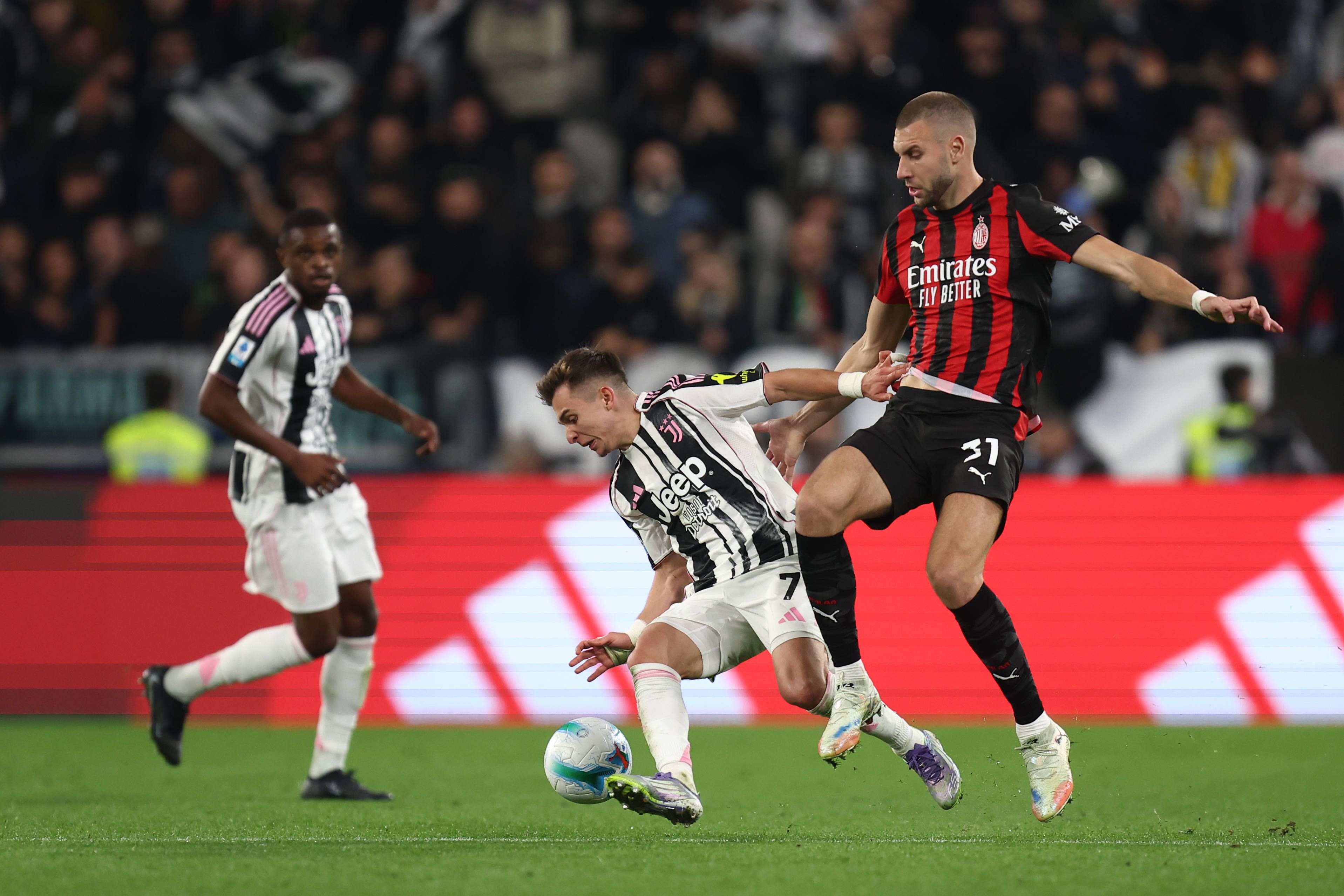 Beim Duell der beiden italienischen Spitzenklubs gab es vor allem viele Zweikämpfe zu sehen.