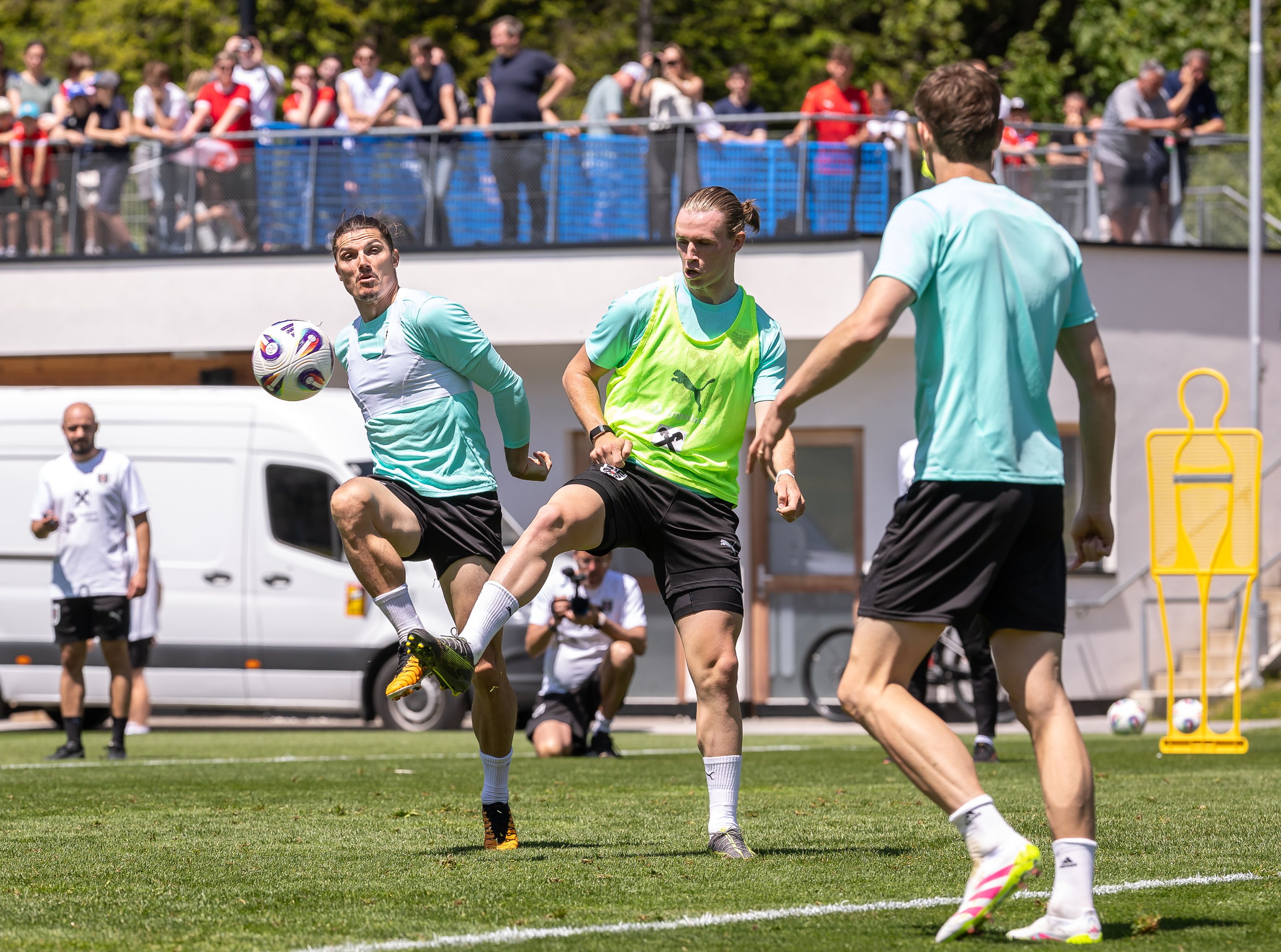 Marcel Sabitzer (l) muss ohne seinen Teamkollegen Patrick Wimmer (r) spielen.