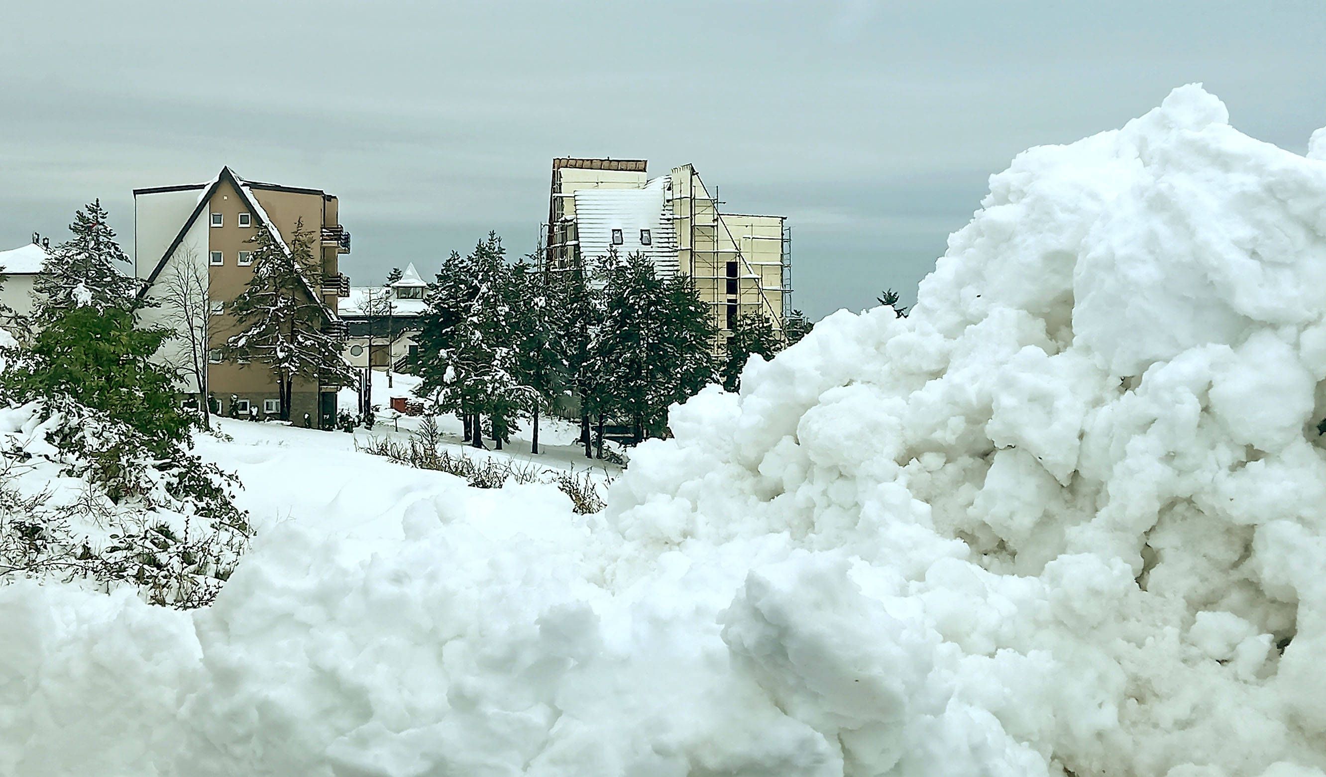 In Divcibare (Serbien) liegt derzeit ungewohnt viel Schnee. 
