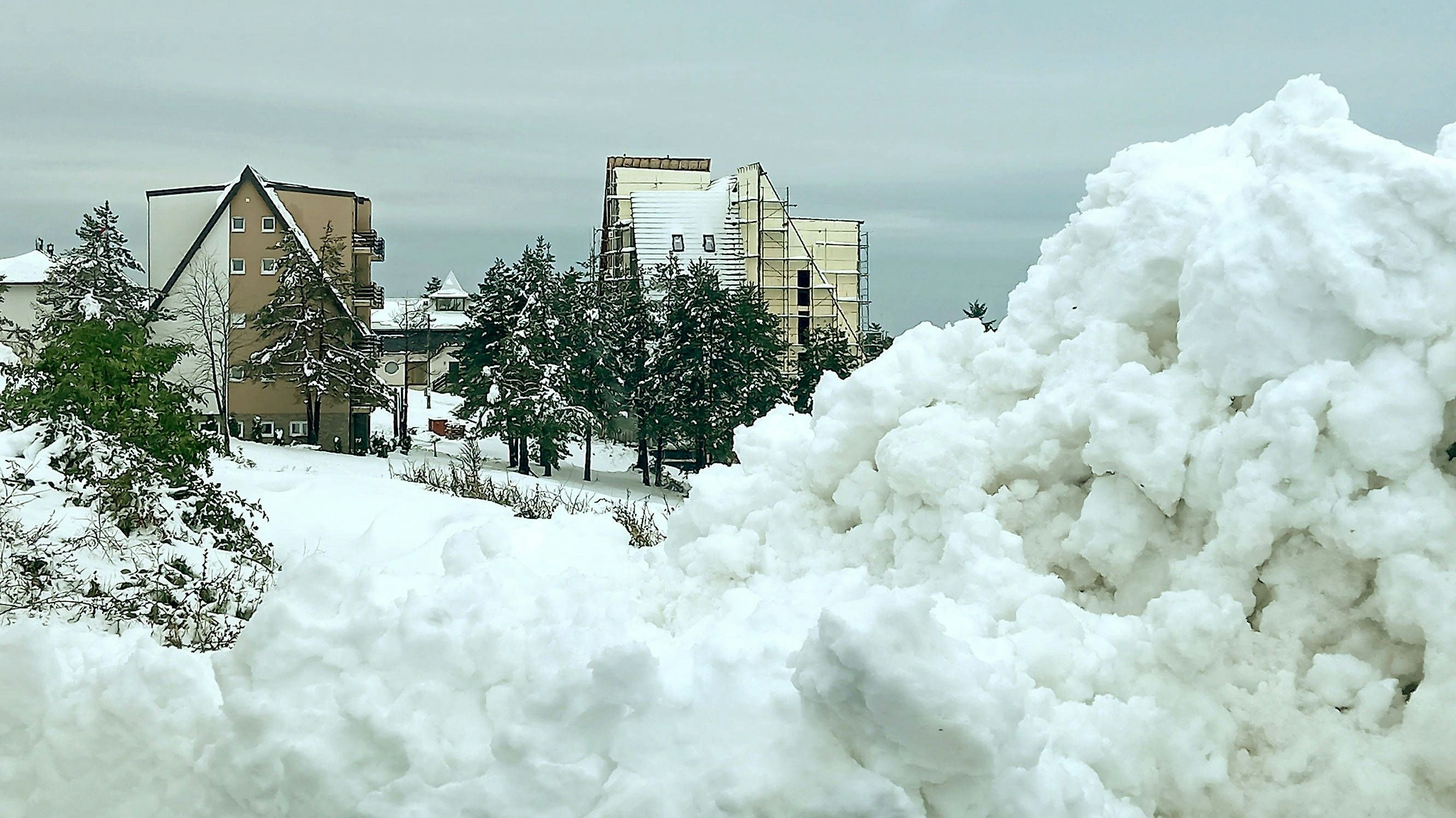 Heute.at - Halber Meter Neuschnee sorgt für Chaos auf dem Balkan