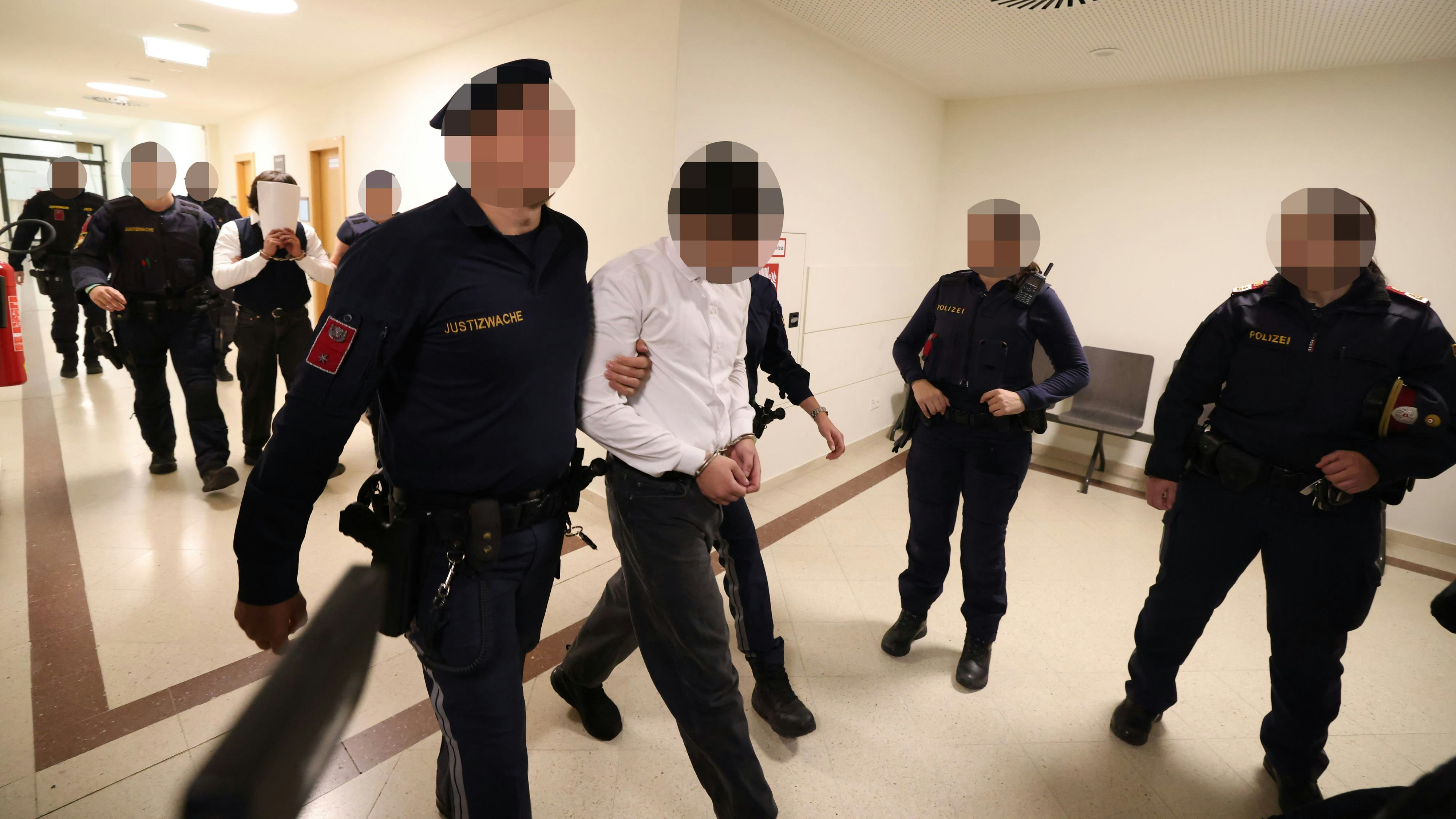 Heute.at - Lehrerin von Burschen missbraucht – sie war schwanger