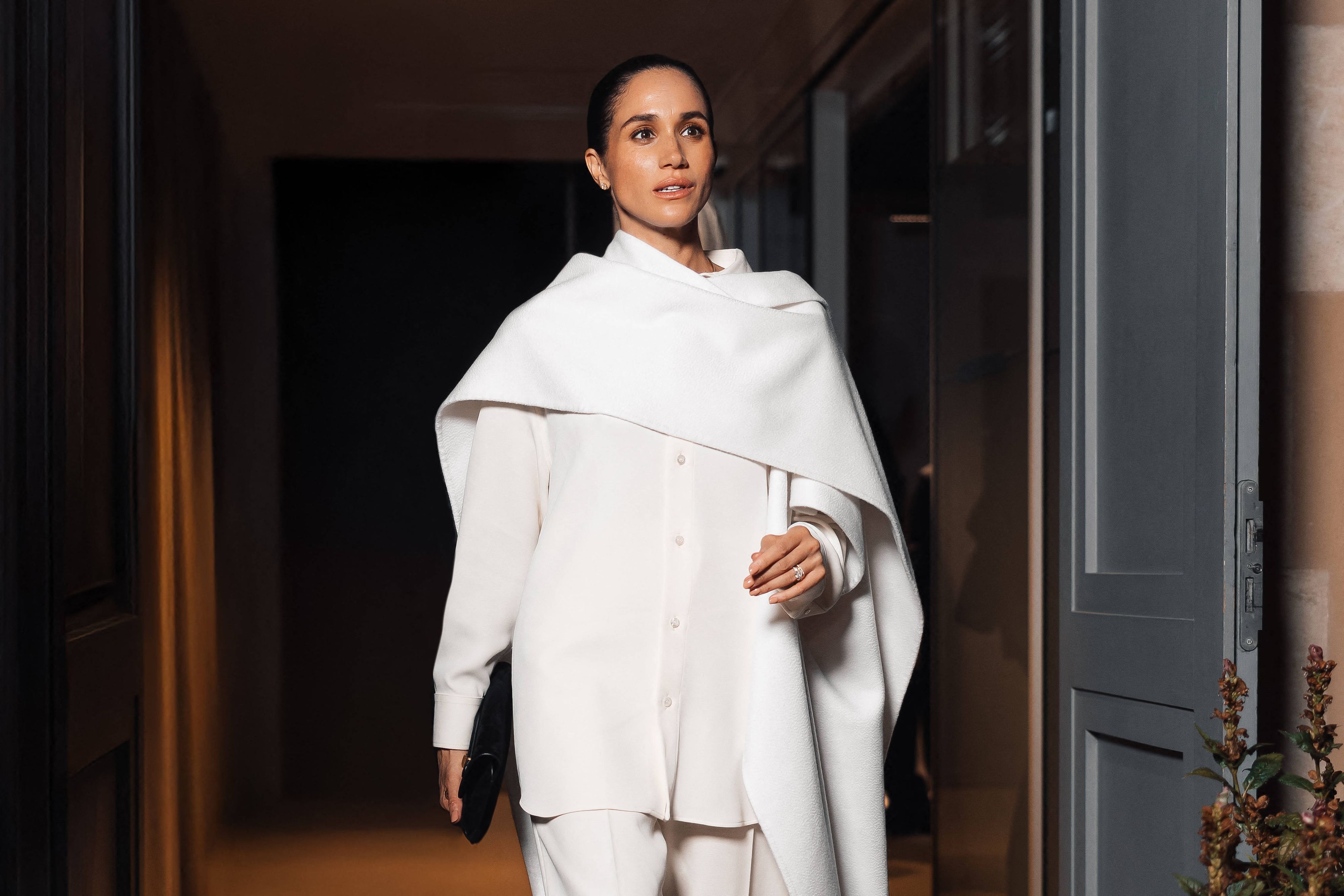 Herzogin Meghan bei der Modenschau von Balenciaga während der Pariser Fashionweek.