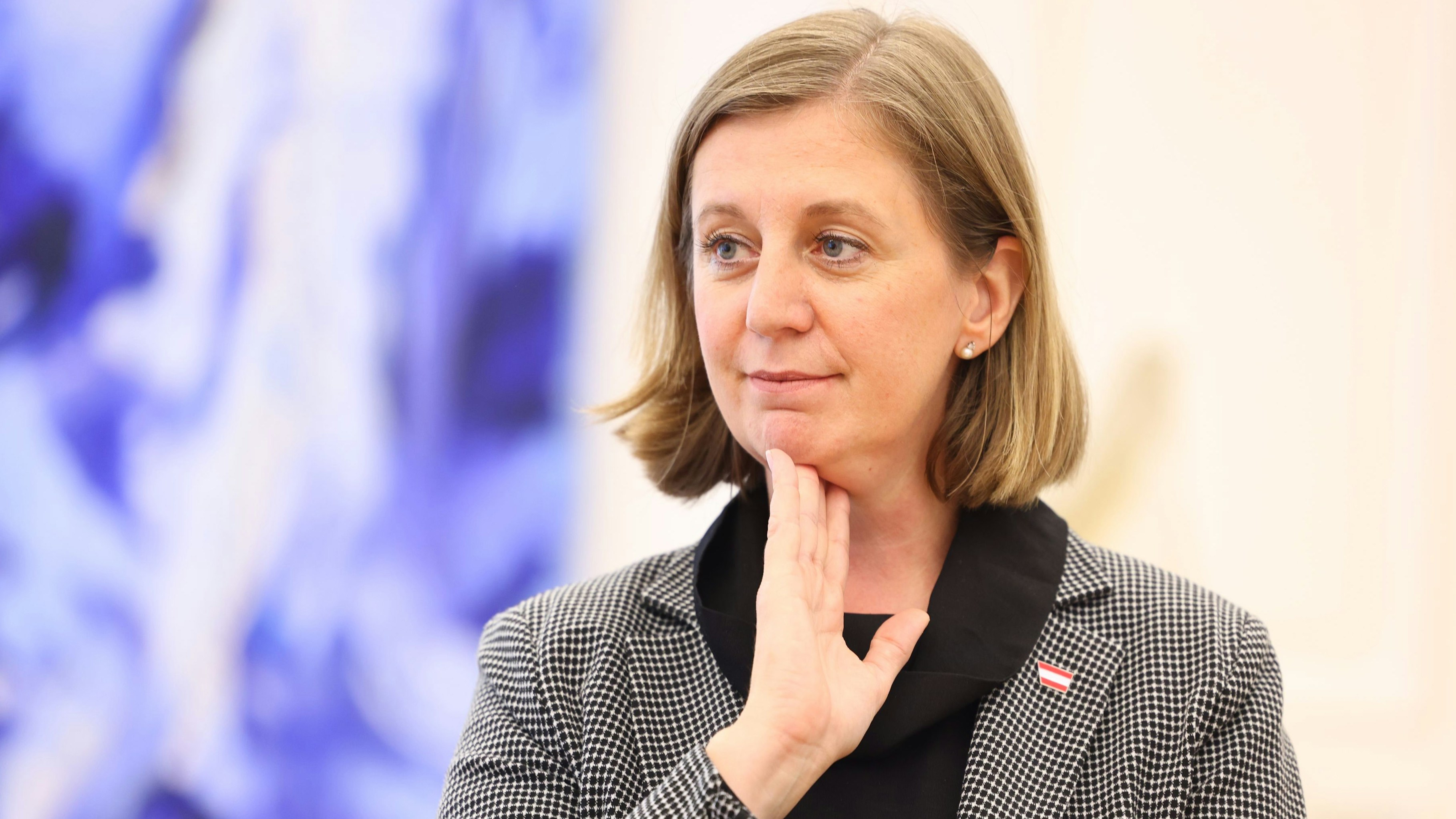 Statt neuer Steuern führt VP-Staatssekretärin Eibinger-Miedl Reformen im System ins Feld.