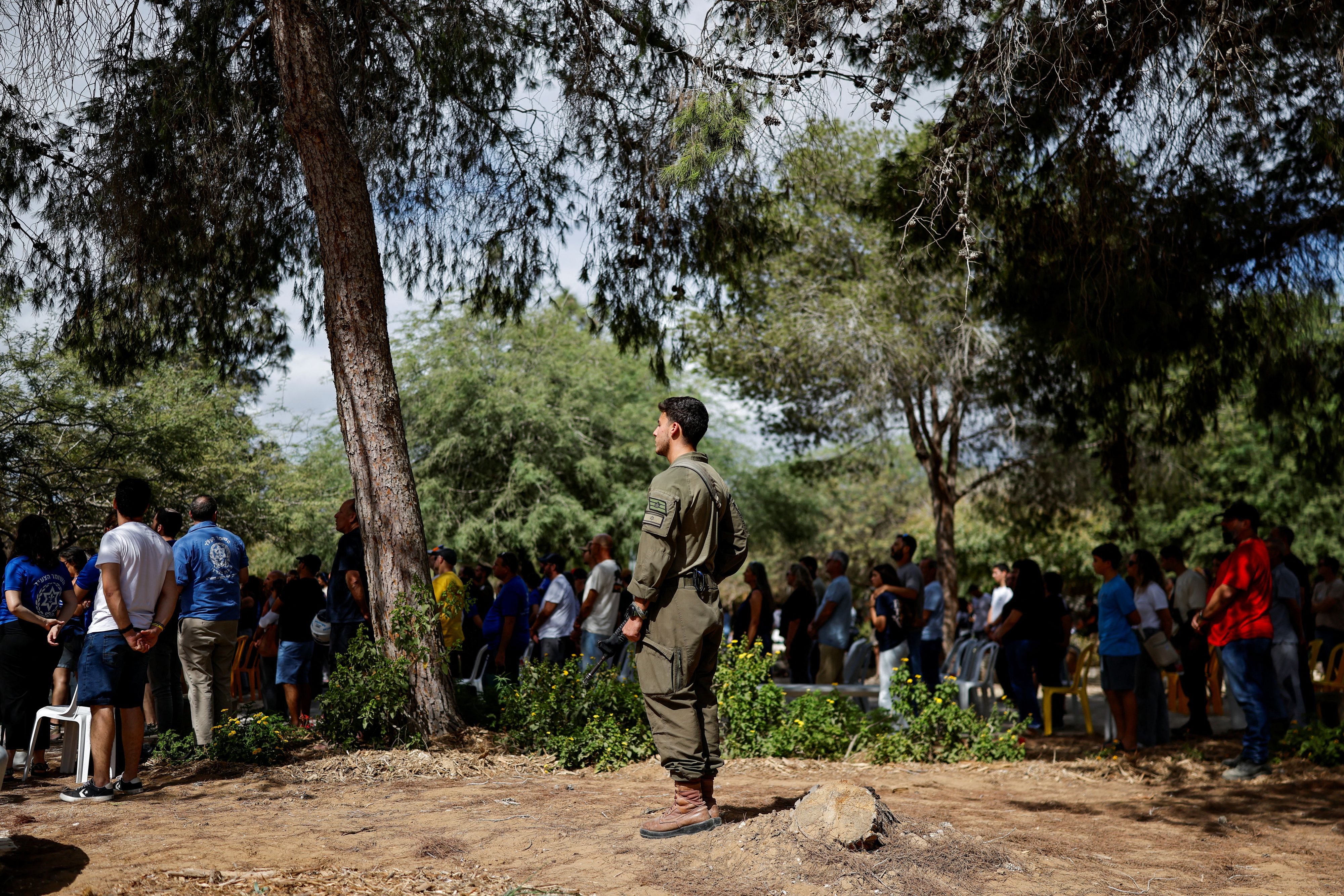 Gedenken an den 7. Oktober: Am 7. Oktober 2023 töteten Hamas-Terroristen in mehreren Orten Israels und auf einem Musikfestival insgesamt 1.205 Menschen. 251 Menschen wurden als Geiseln in den Gazastreifen verschleppt.