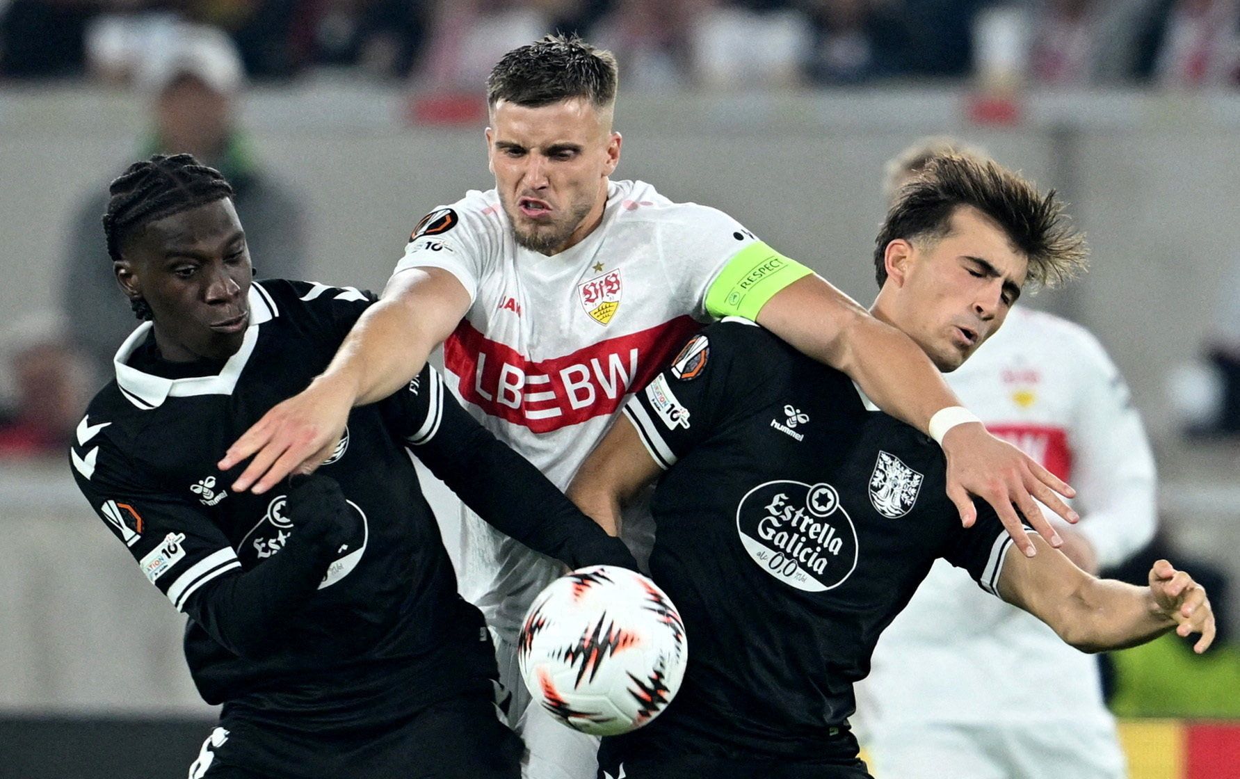 Ermedin Demirović (m.) fällt lange aus.