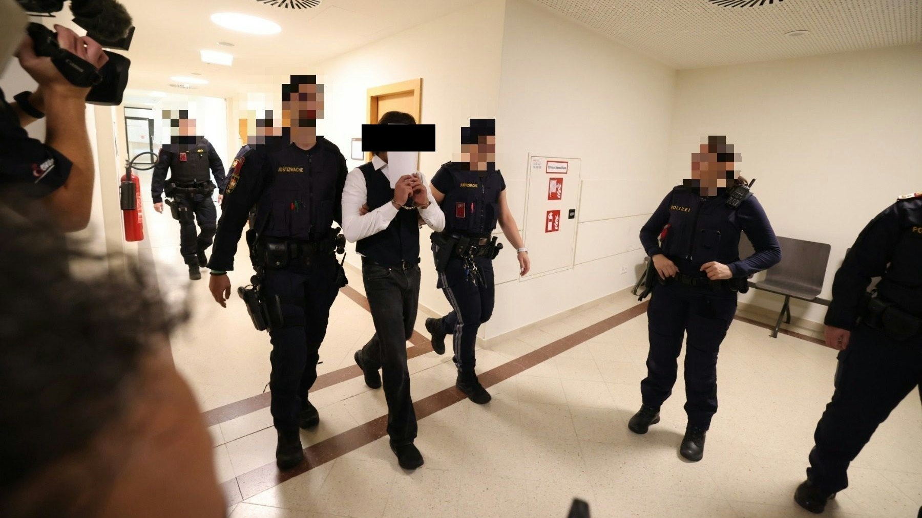 Heute.at - Wiener Lehrerin missbraucht – Urteil für Liesing-Bande