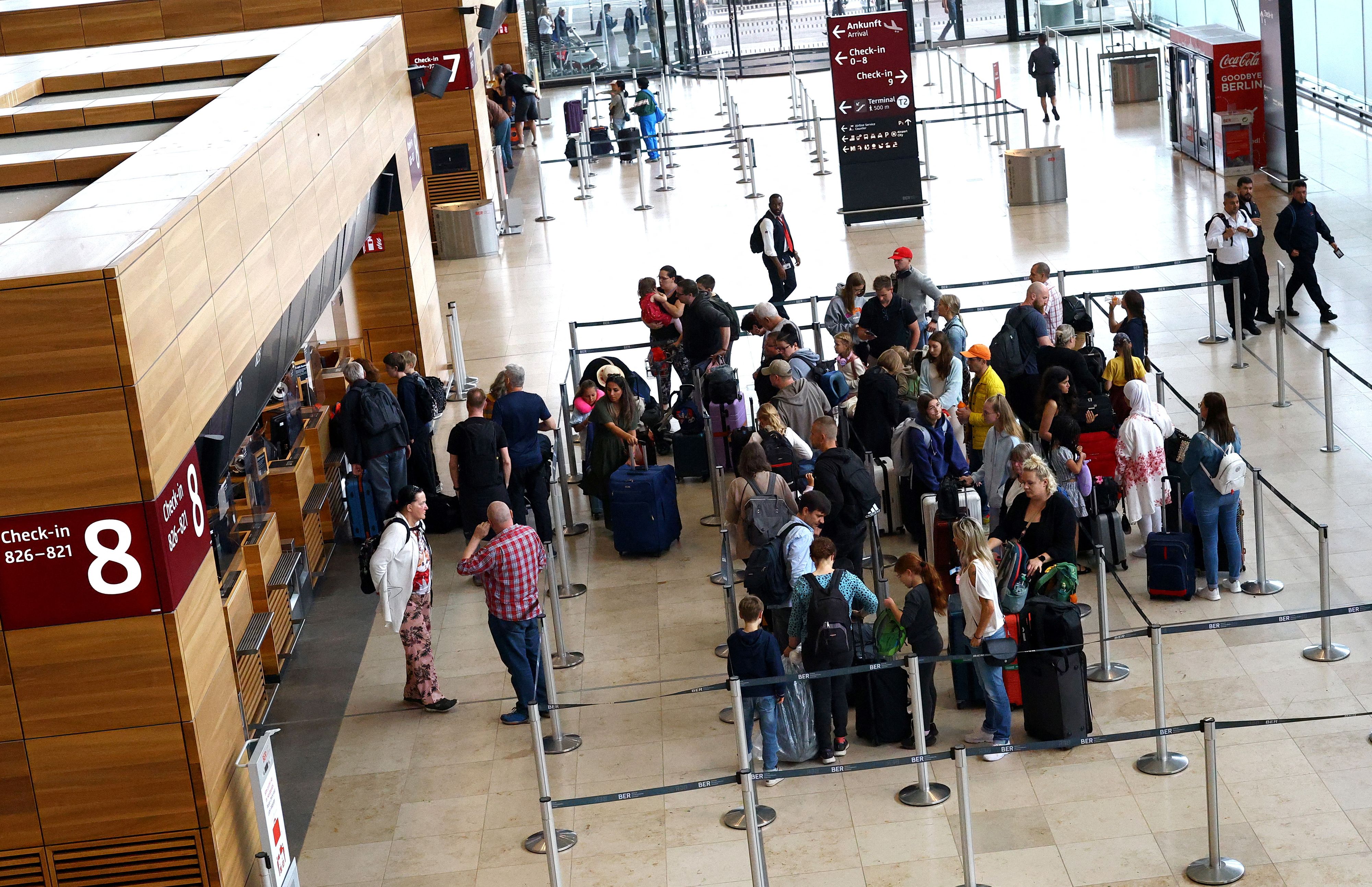 Nach der Cyberattacke auf den Softwaredienstleister am 19. September hatte es an mehreren europäischen Flughäfen große Störungen gegeben, auch am BER. 