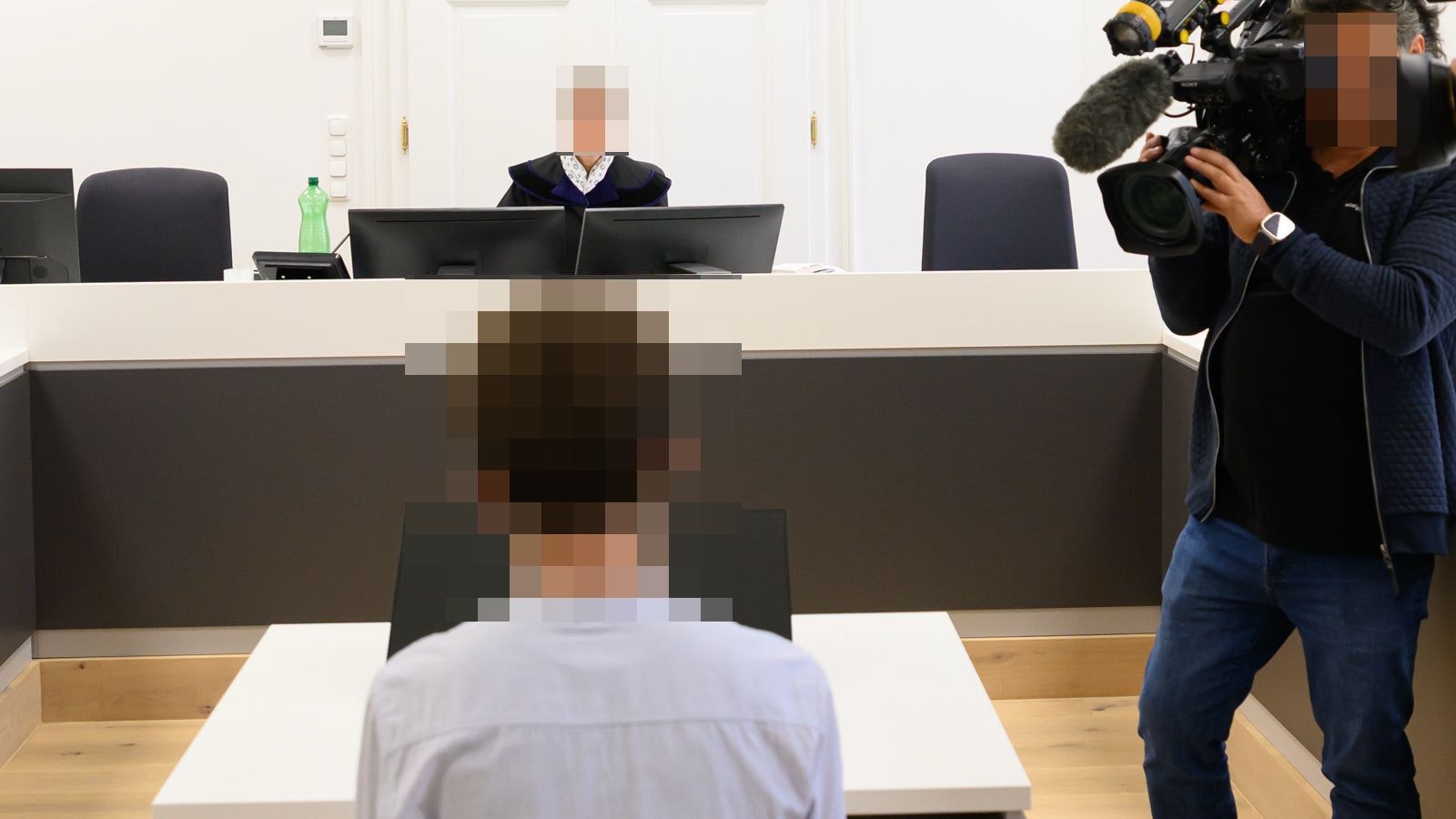 Heute.at - Acht Monate teilbedingt nach Drohung in KZ-Gedenkstätte