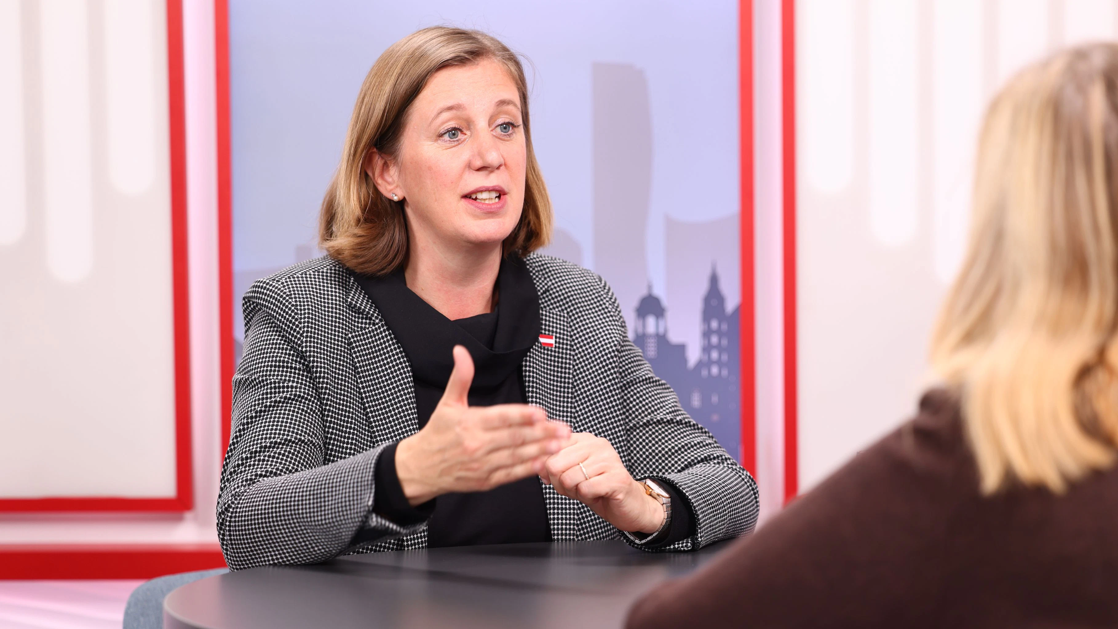 Finanzstaatssekretärin Barbara Eibinger-Miedl im "Heute"-Interview.