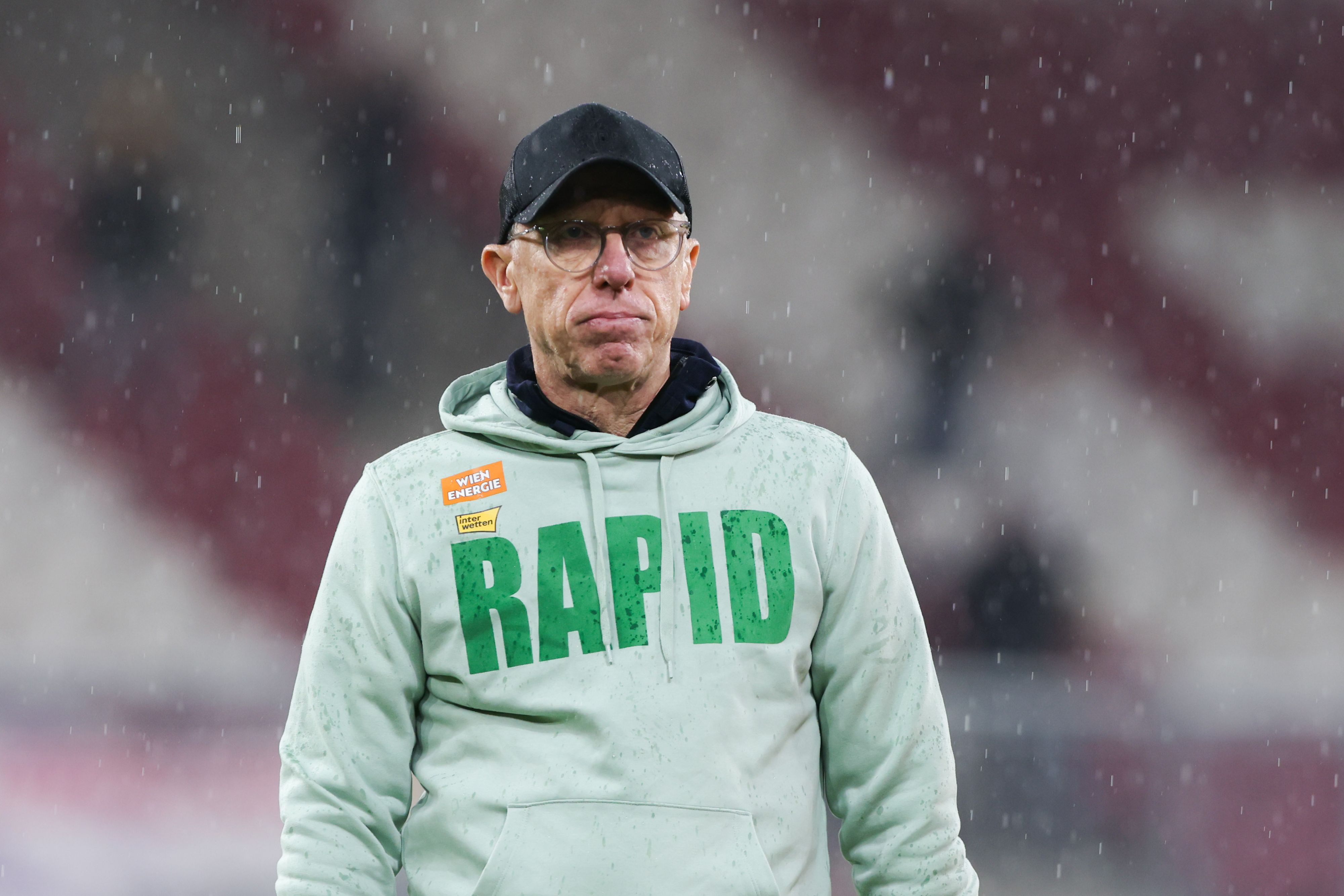 Peter Stöger beim Spiel gegen Salzburg.