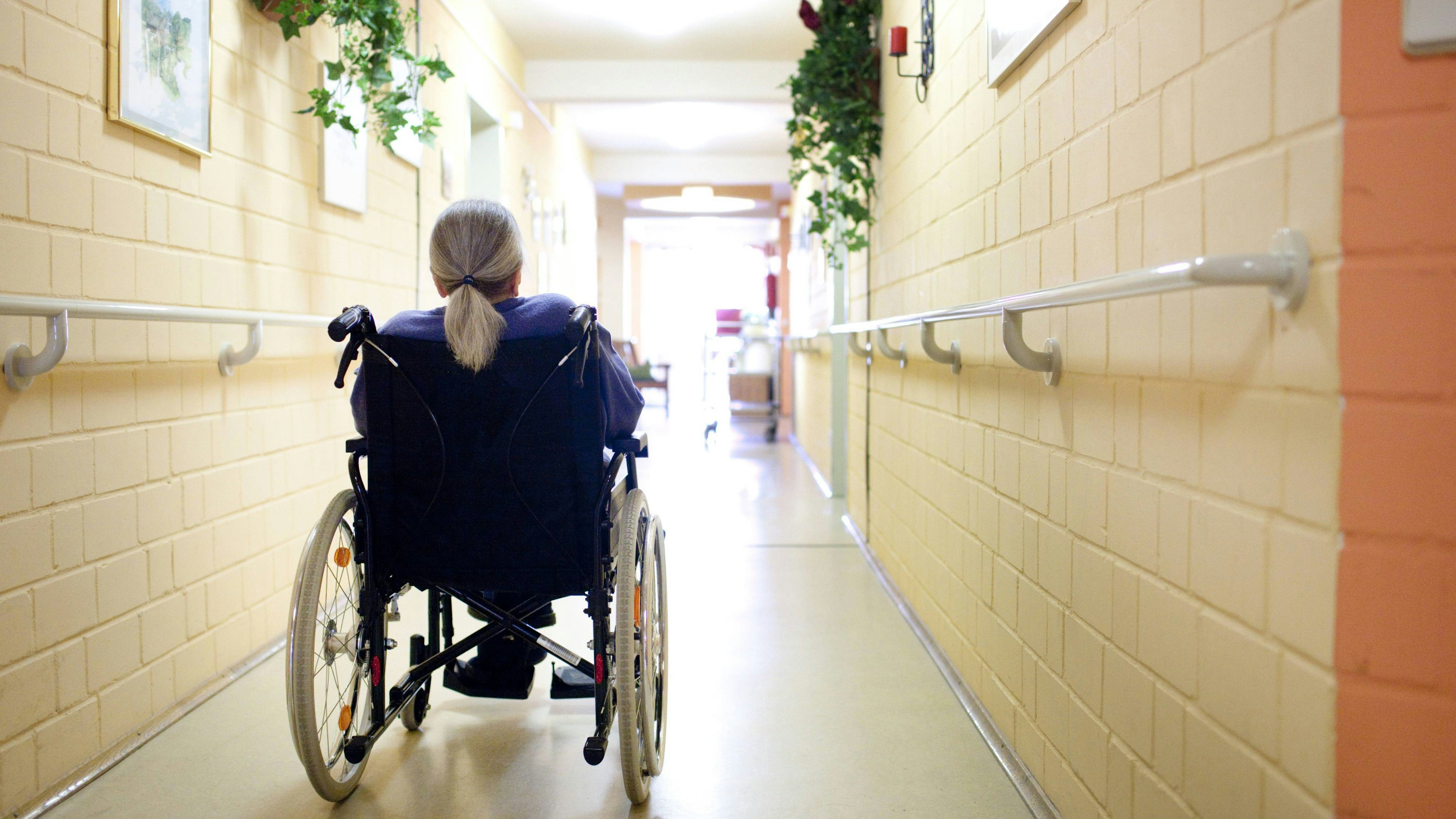 Durch ihren Umzug in ein Pflegeheim verlor die 84-Jährige ihre Befreiung von der Rezeptgebühr. Symbolbild.