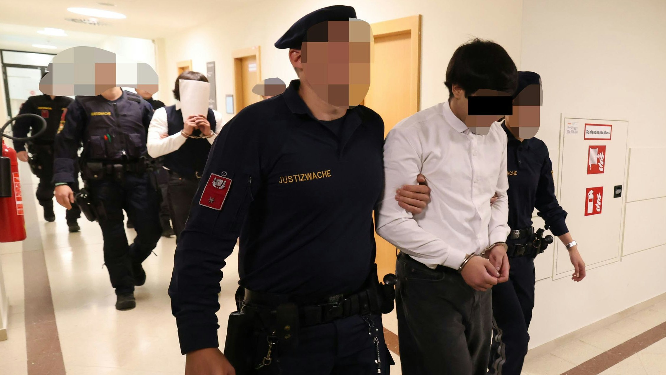 Heute.at - Burschen gaben schwangerer Lehrerin Ecstasy-Pillen