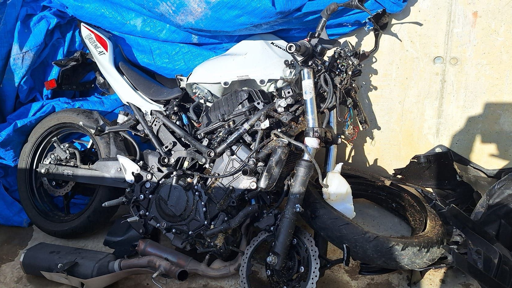 Dieses Motorrad blieb am Unfallsort zurück.
