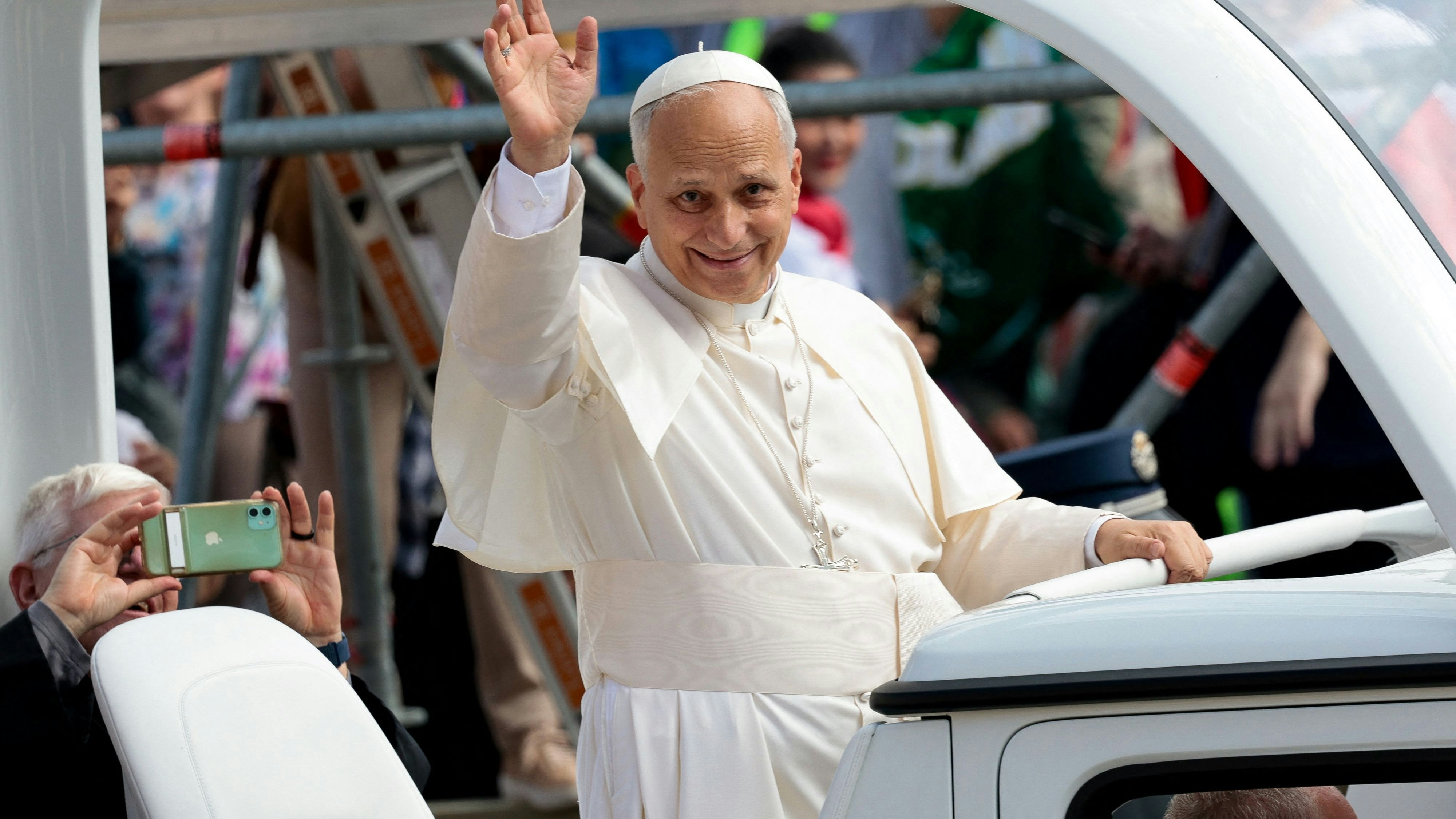 Heute.at - Erste Auslandsreise: Papst besucht Türkei und Libanon
