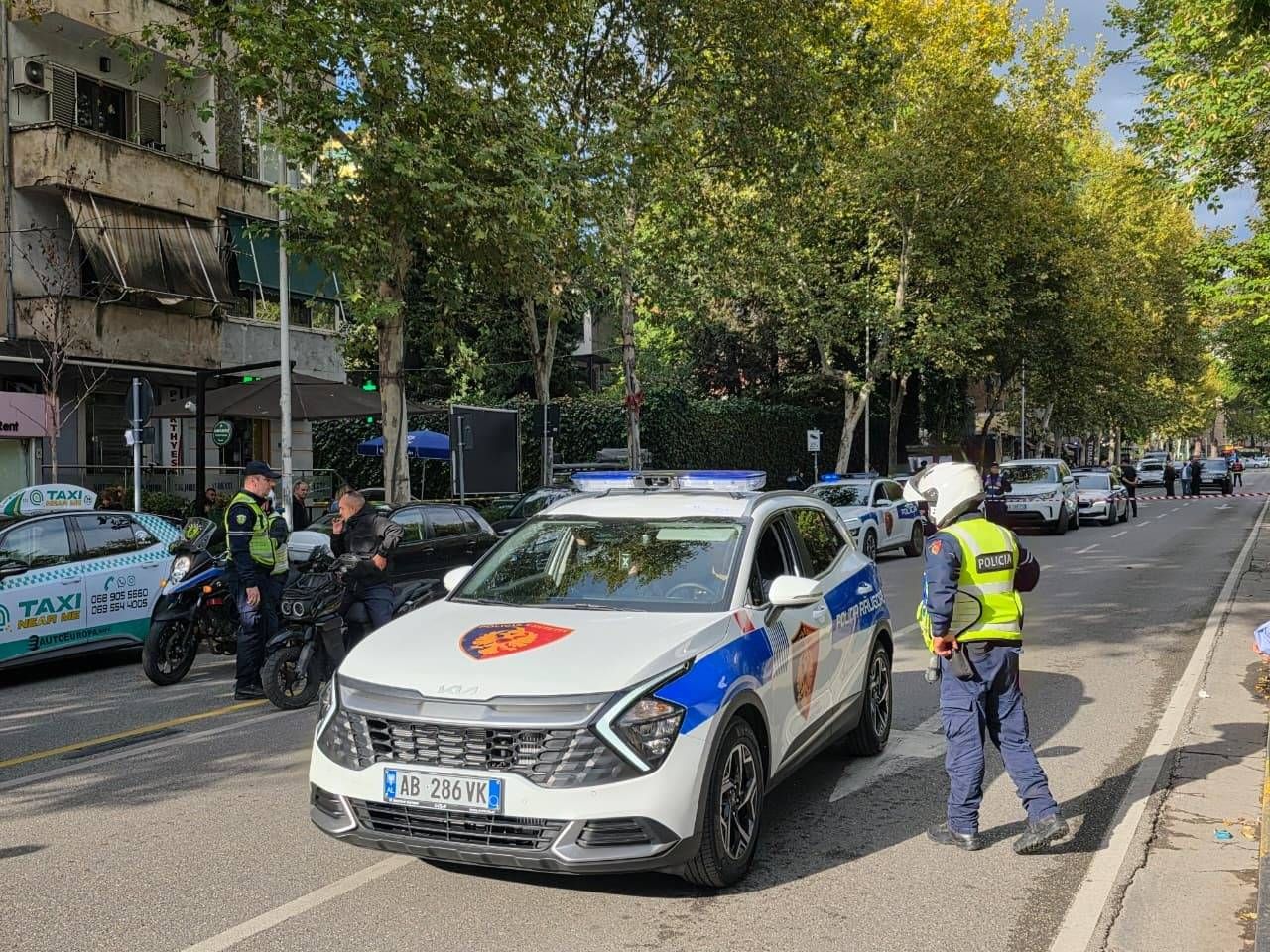 Polizei im Einsatz nach der tödlichen Schuss-Attentat im Berufungsgericht in Tirana.
