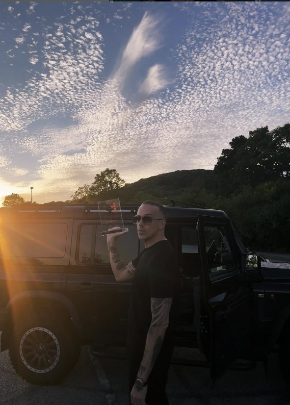 Rapper RAF Camora verrät, wie hoch sein Vermögen ist. 