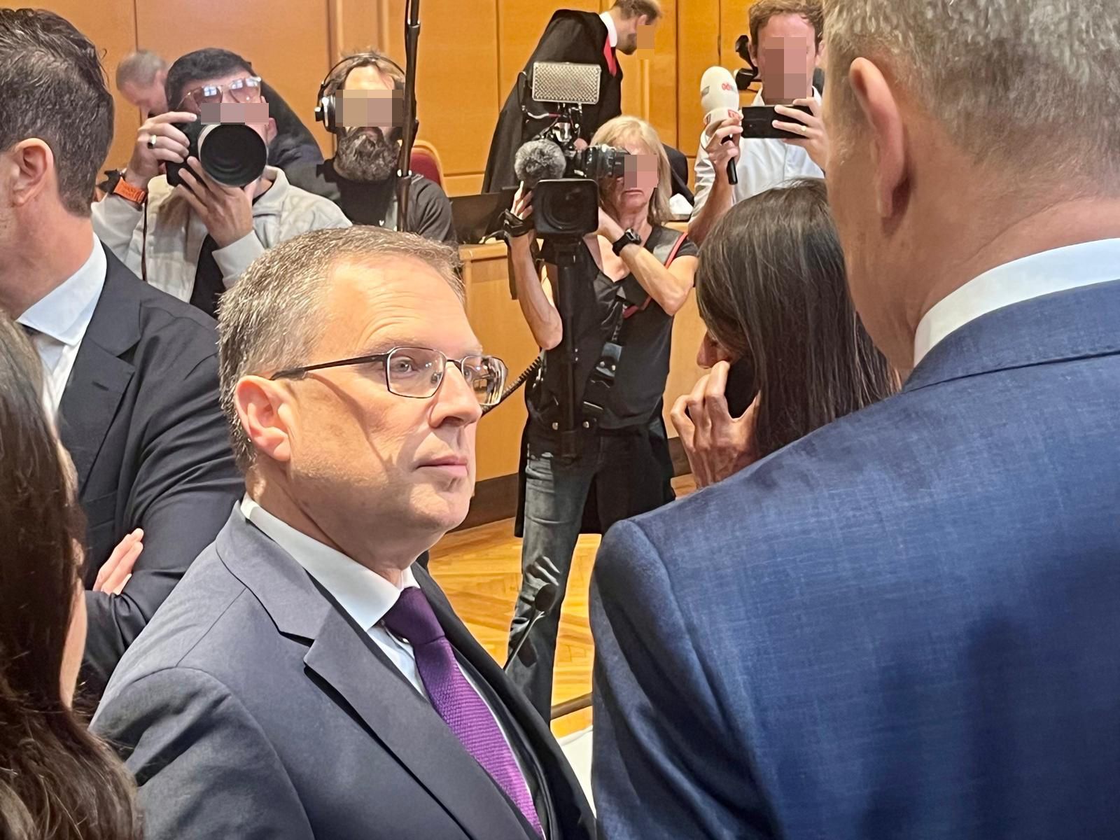 ÖVP-Klubchef Wöginger bei seiner Ankunft im Linzer Landesgericht: 