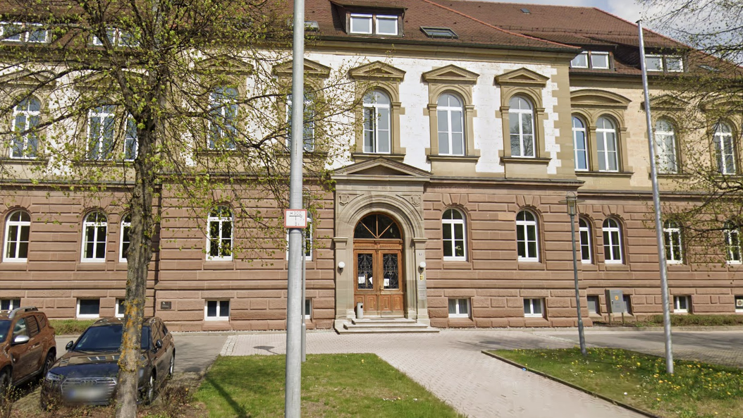 Heute.at - Mutter nach Tod von Baby in Waschmaschine vor Gericht