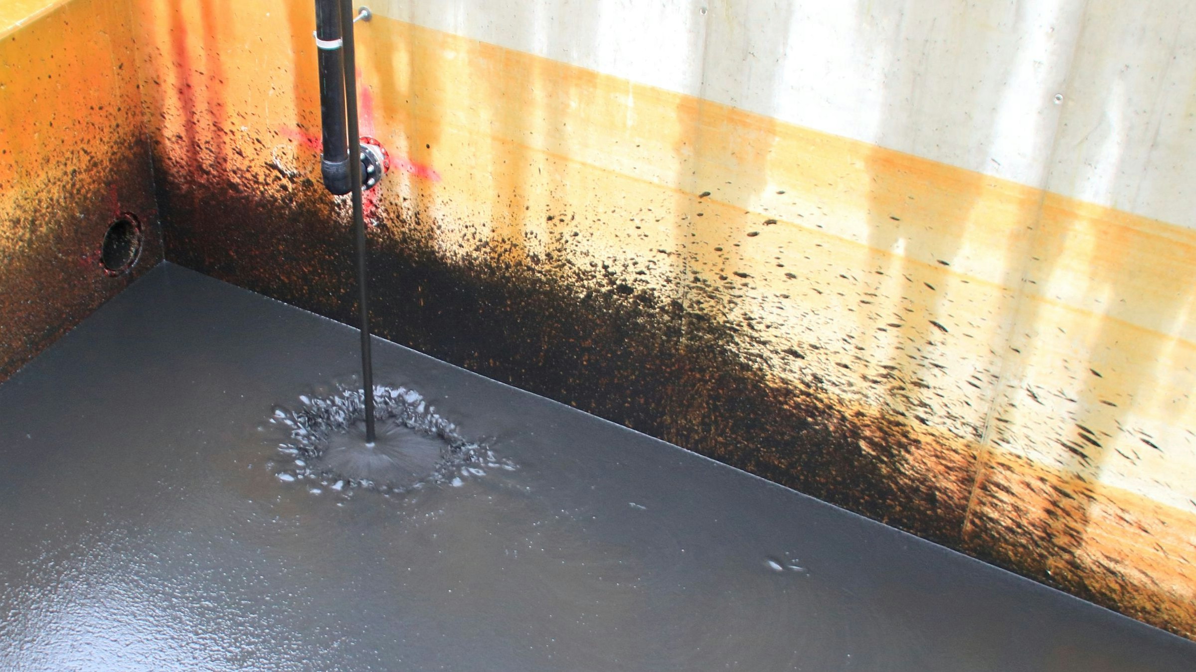 Heute.at - Schlamm schwappt aus 20-Tonnen-Lkw – B38 betroffen