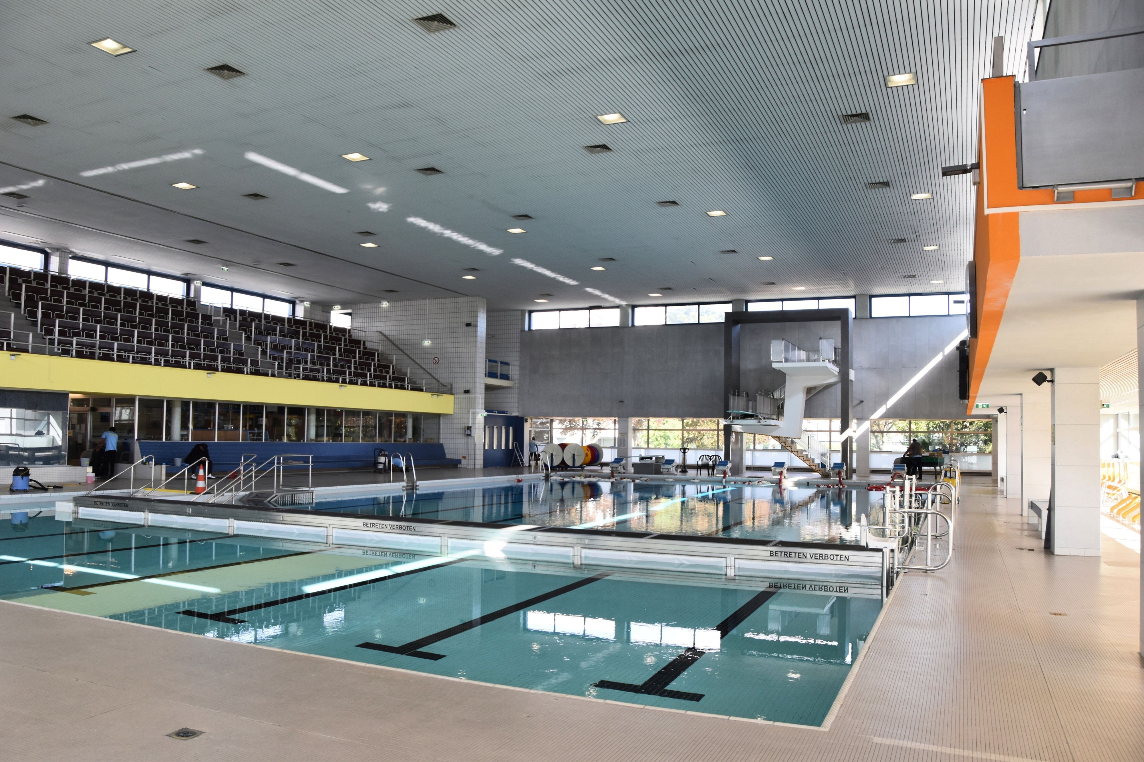 Wärmepumpen und Photovoltaik machen das beliebte Hallenbad klimafit und sorgen für große Einsparungen.