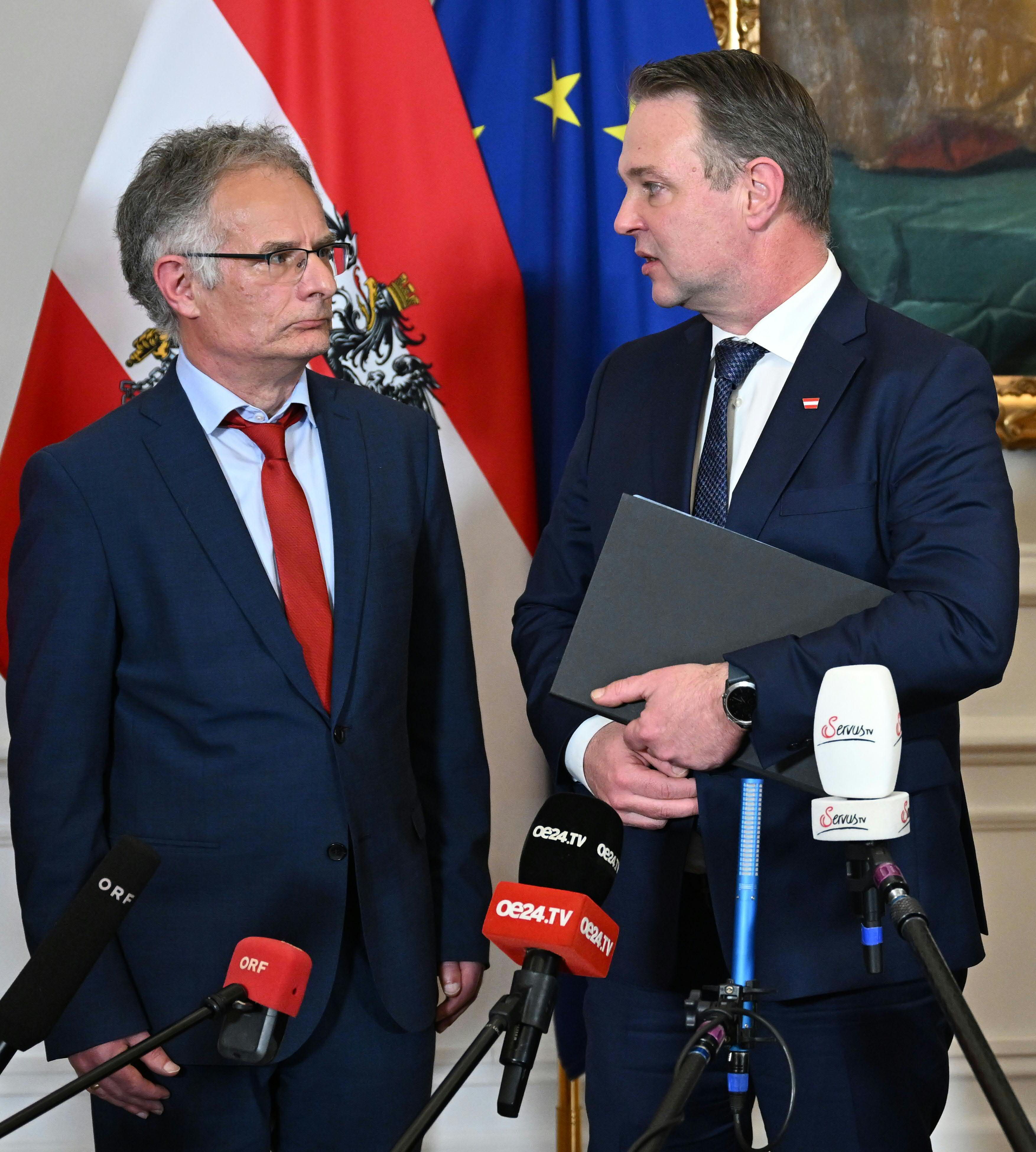 Finanzminister Markus Marterbauer (SPÖ) und Vizekanzler Andreas Babler sind sich offenbar nicht einig.