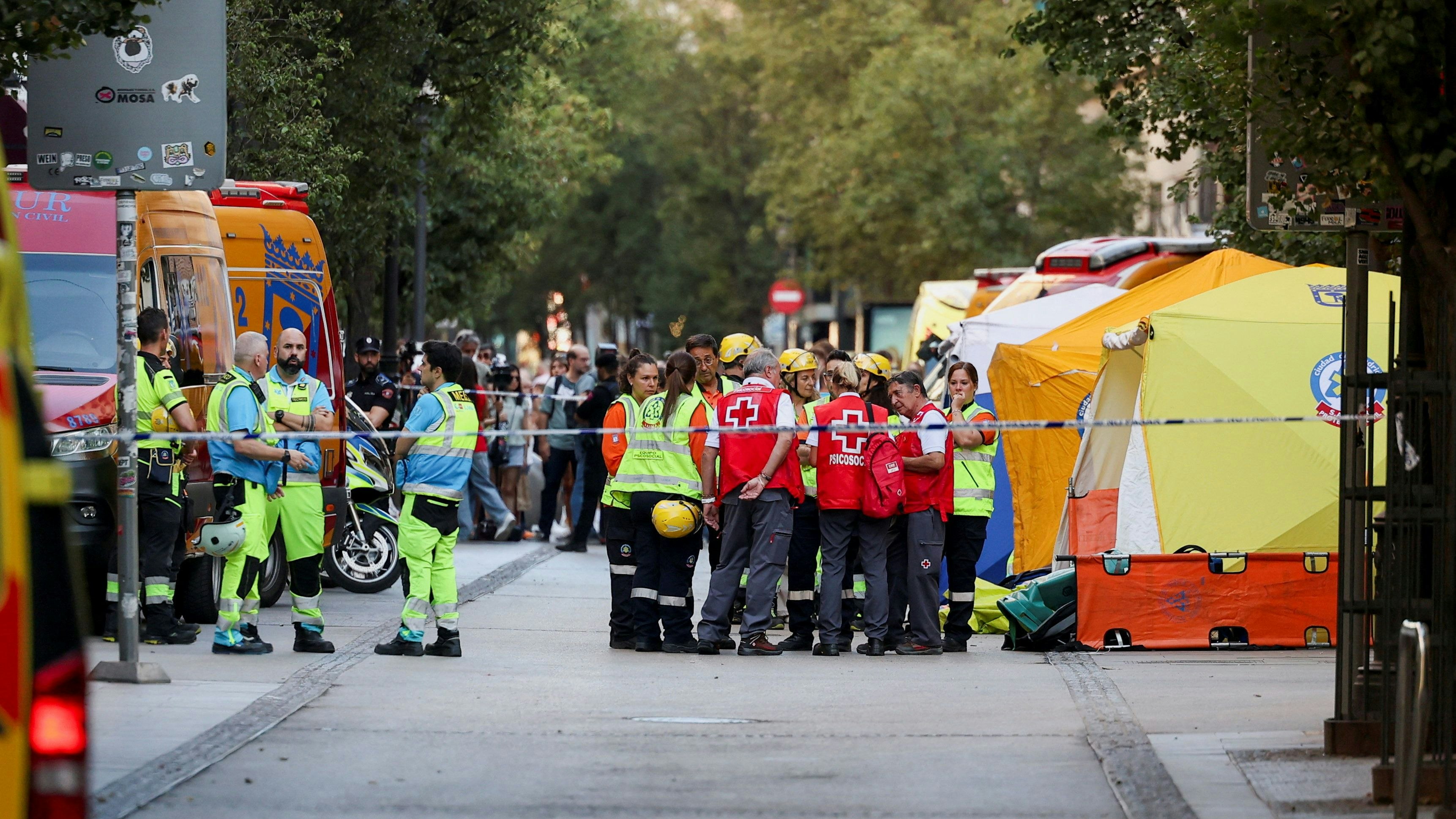 Emergency responders work at the site of a building collapse in central Madrid, Spain, October 7, 2025. REUTERS/Juan Medina
