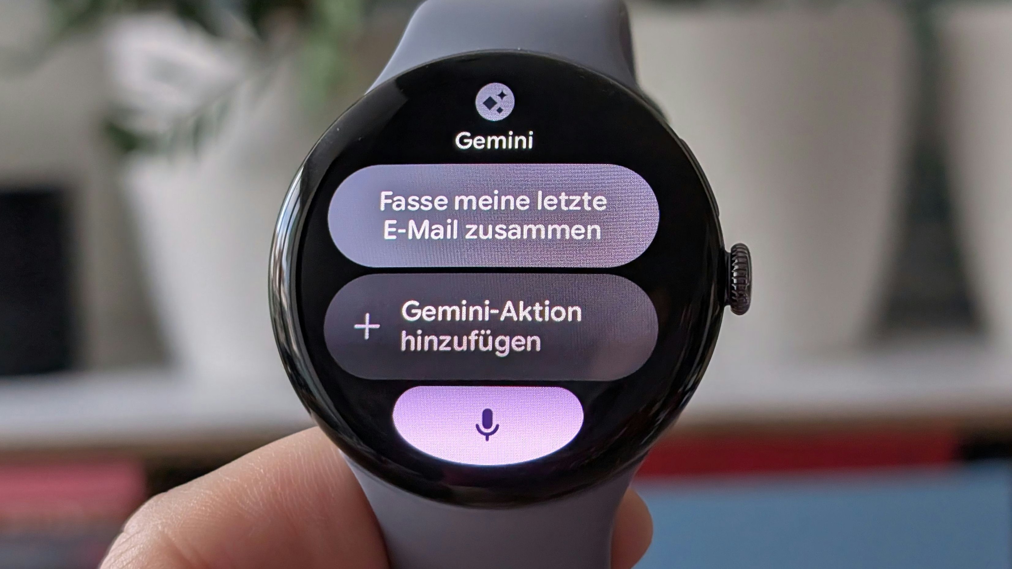 Besonders die KI-Integration mit Gemini hebt die Pixel Watch auf ein neues Level – etwas, das die Vorgängerin nicht bieten konnte.