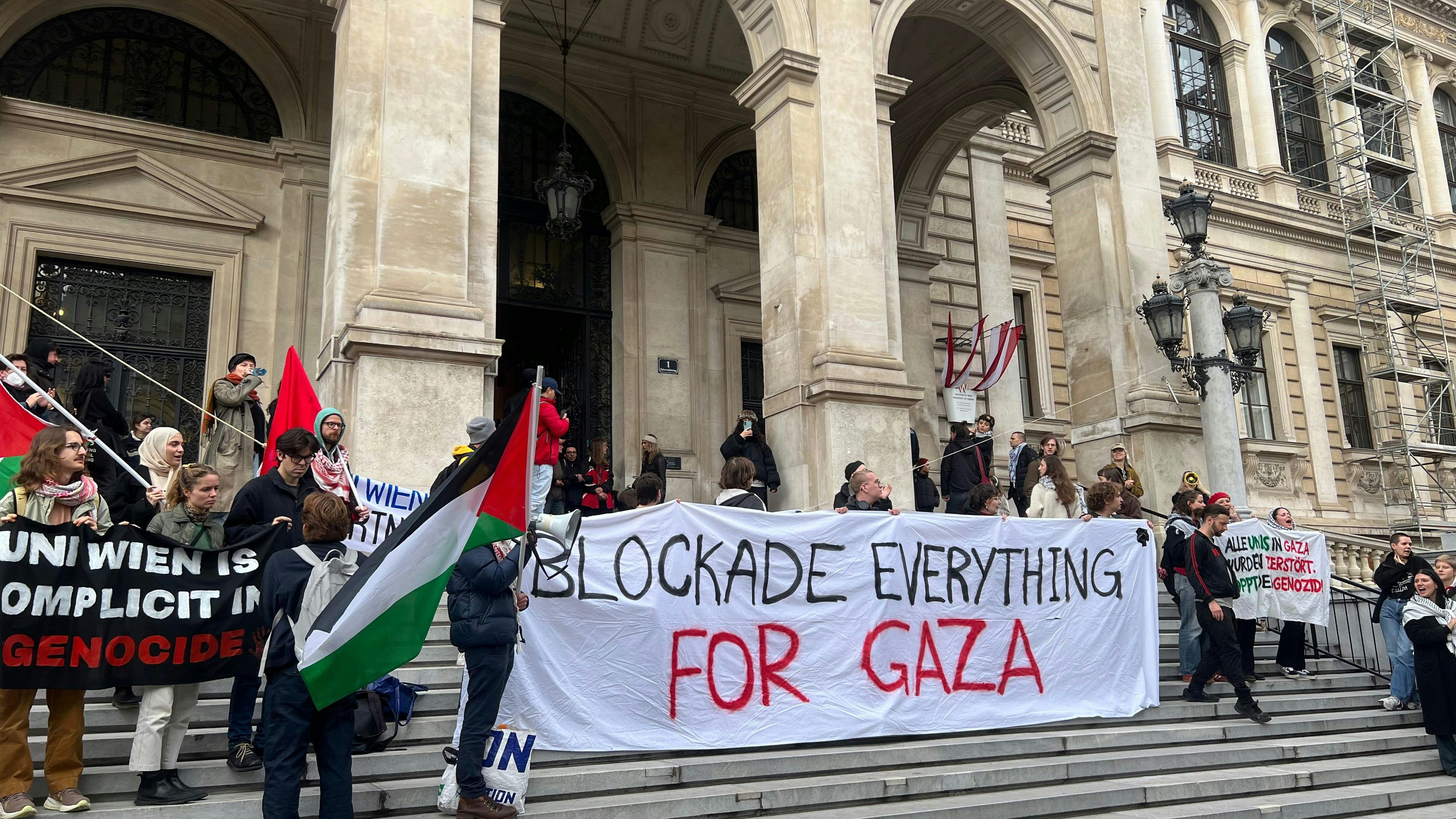 Heute.at - Gaza-Aktivisten blockieren Universität Wien