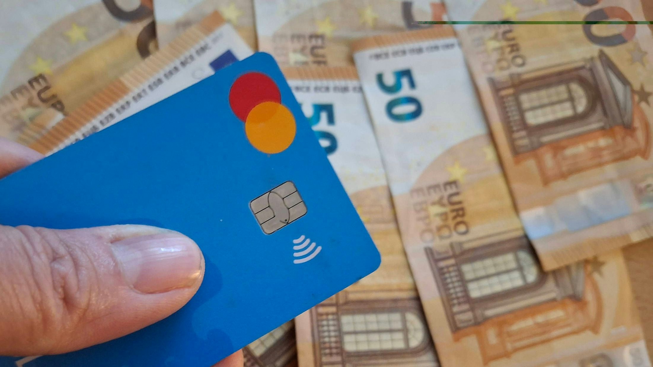 Heute.at - Bezahlkarte für Asylwerber wird jetzt ausgeweitet