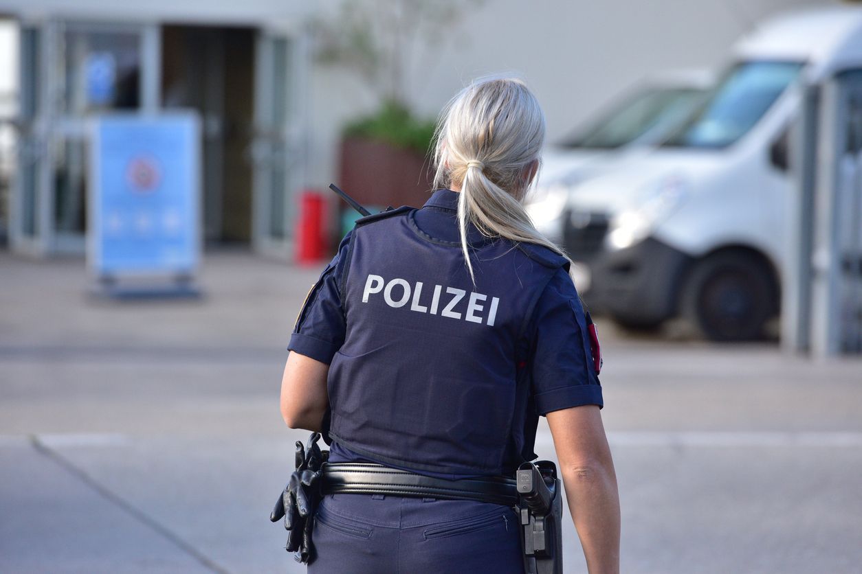 Eine Polizeischülerin sprach schlecht über Kollegen – und wurde von der Schule geworfen.