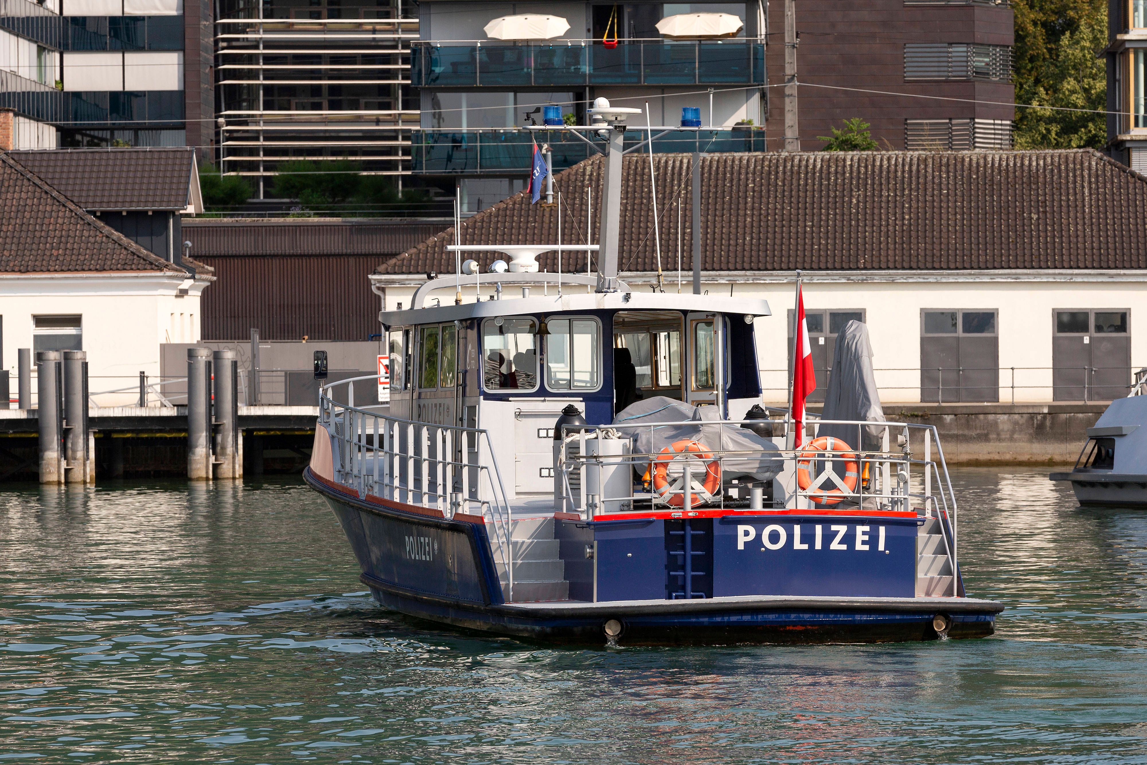 Die Helfer konnten nur mehr die Leiche des Mannes bergen. (Symbolbild)