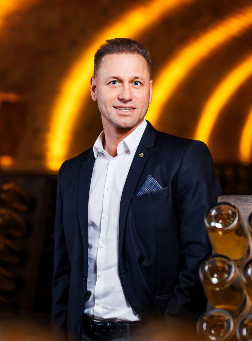 Florian Czink (45) ist seit über 20 Jahren in leitenden Funktionen bei Schlumberger tätig. Im Oktober 2025 übernahm er die Geschäftsführung.