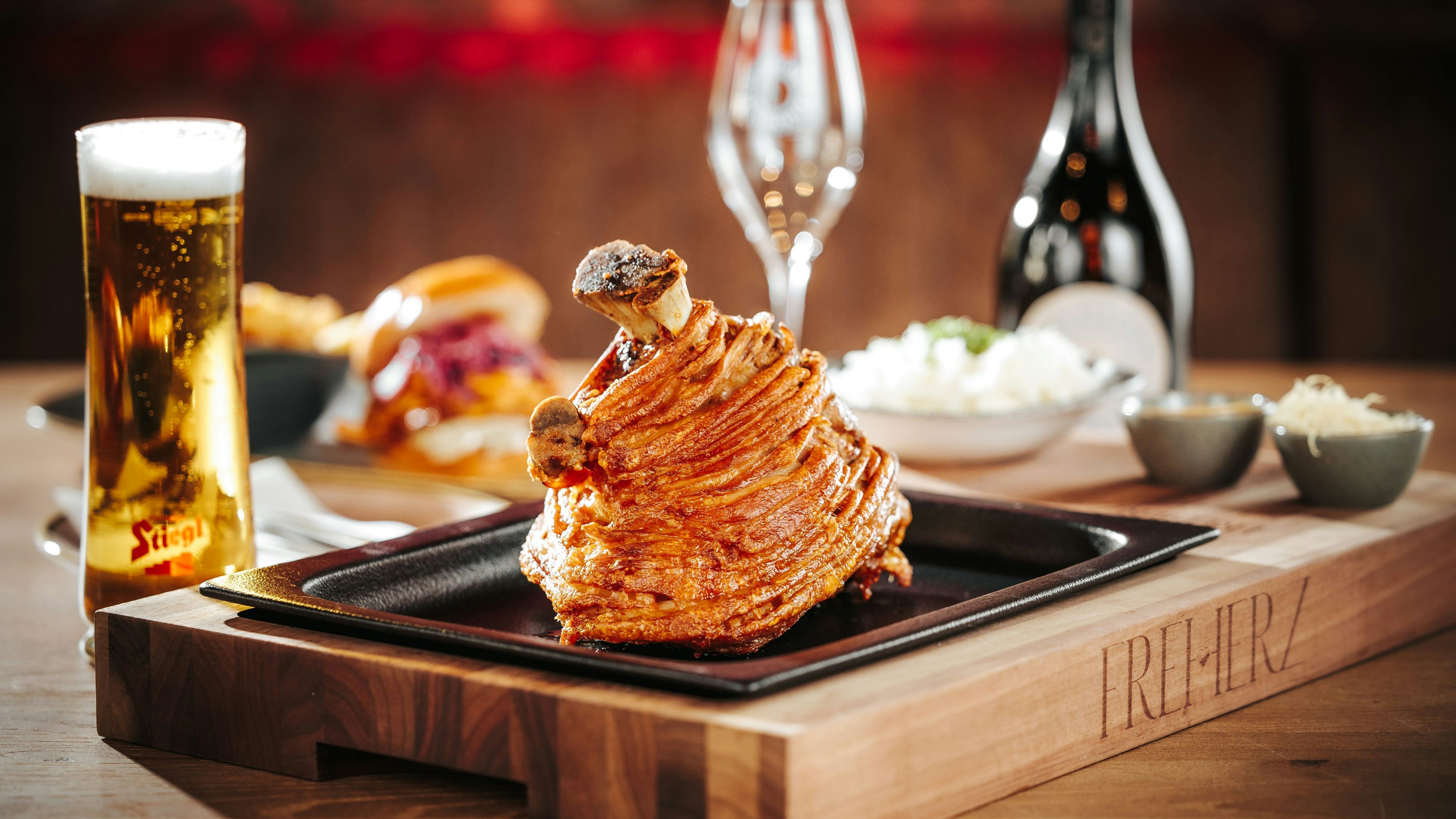 Heute.at - Österreich vs Rumänien in der FREIHERZ Fußball Lounge