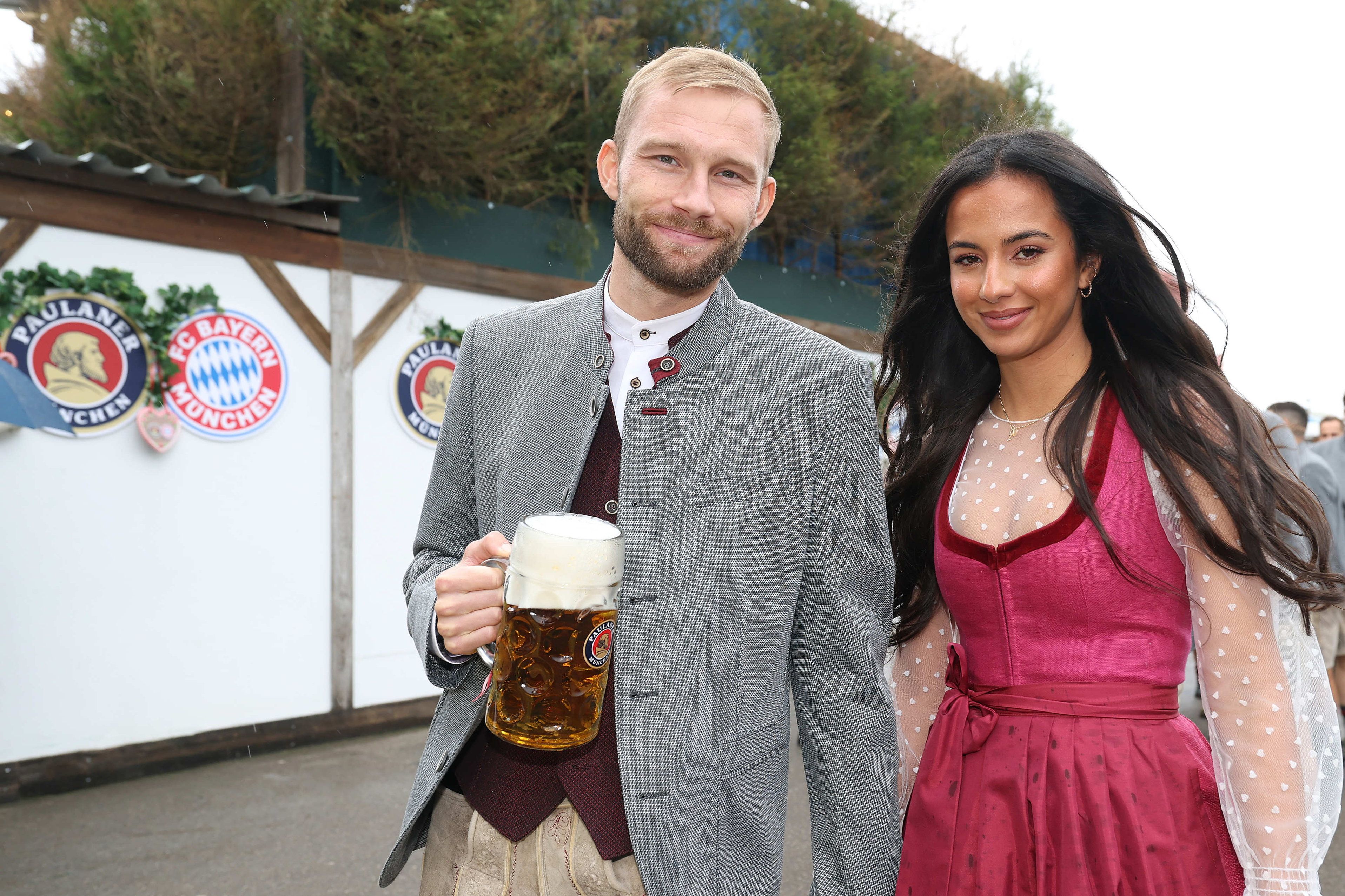 Konrad Laimer mit seiner Frau Ines-Sarah Laimer am Münchner Oktoberfest