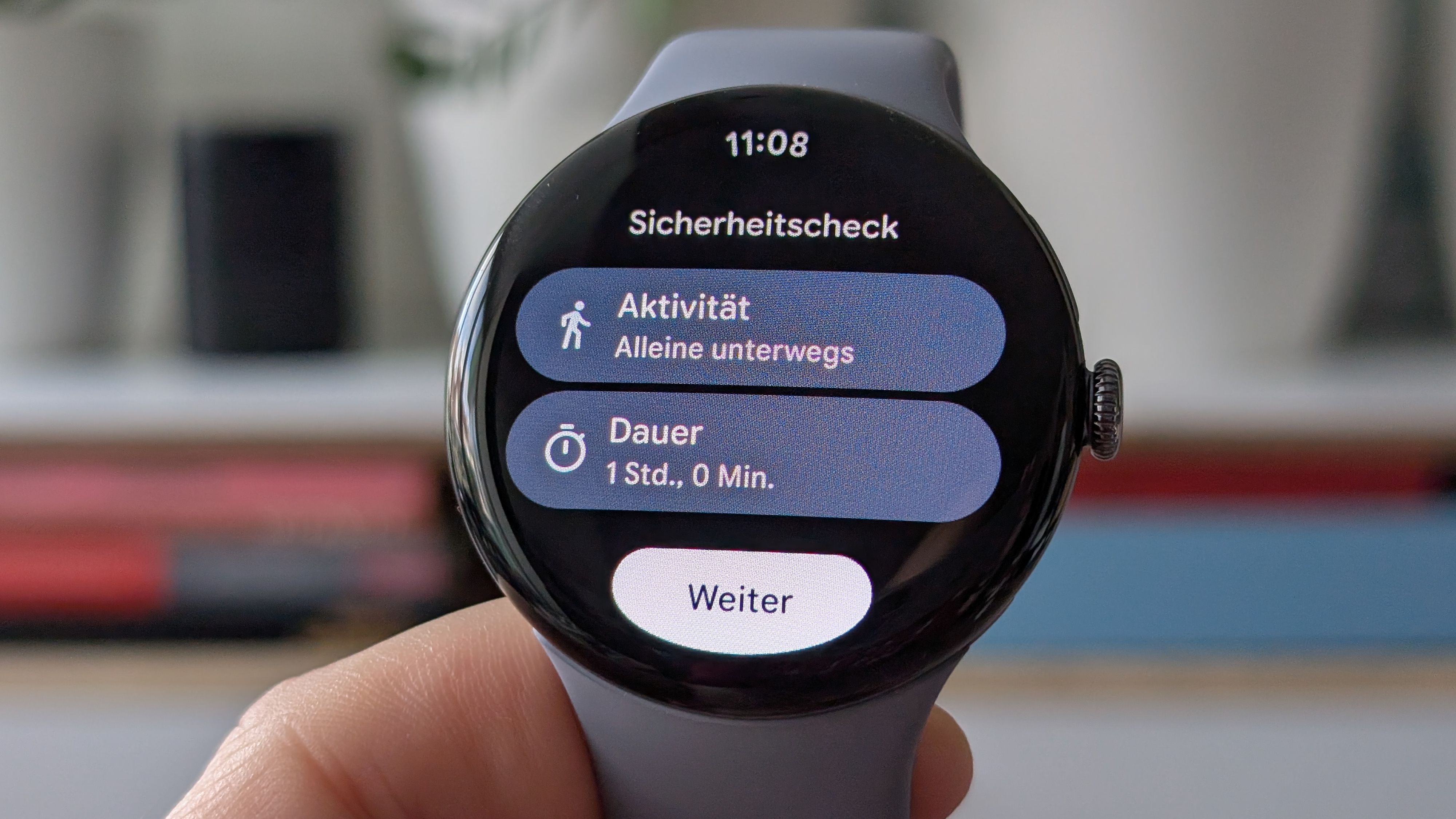 Neben Sturzerkennung, Notrufautomatik und medizinischen Notfalldaten bietet die Pixel Watch 4 nun auch Safety Check und Emergency Sharing.