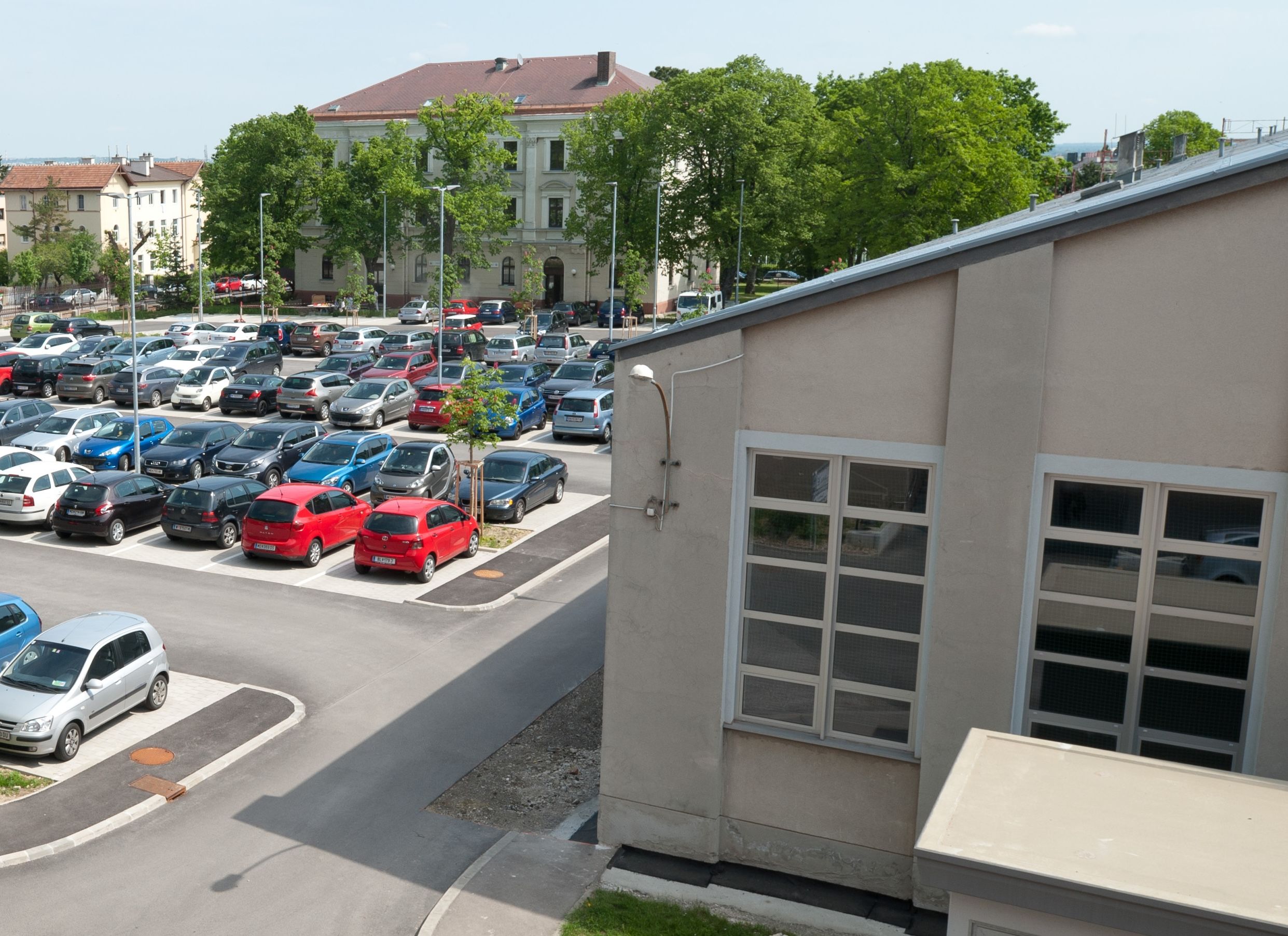 Ältere Aufnahme vom Areal der HTL Mödling im Jahr 2014