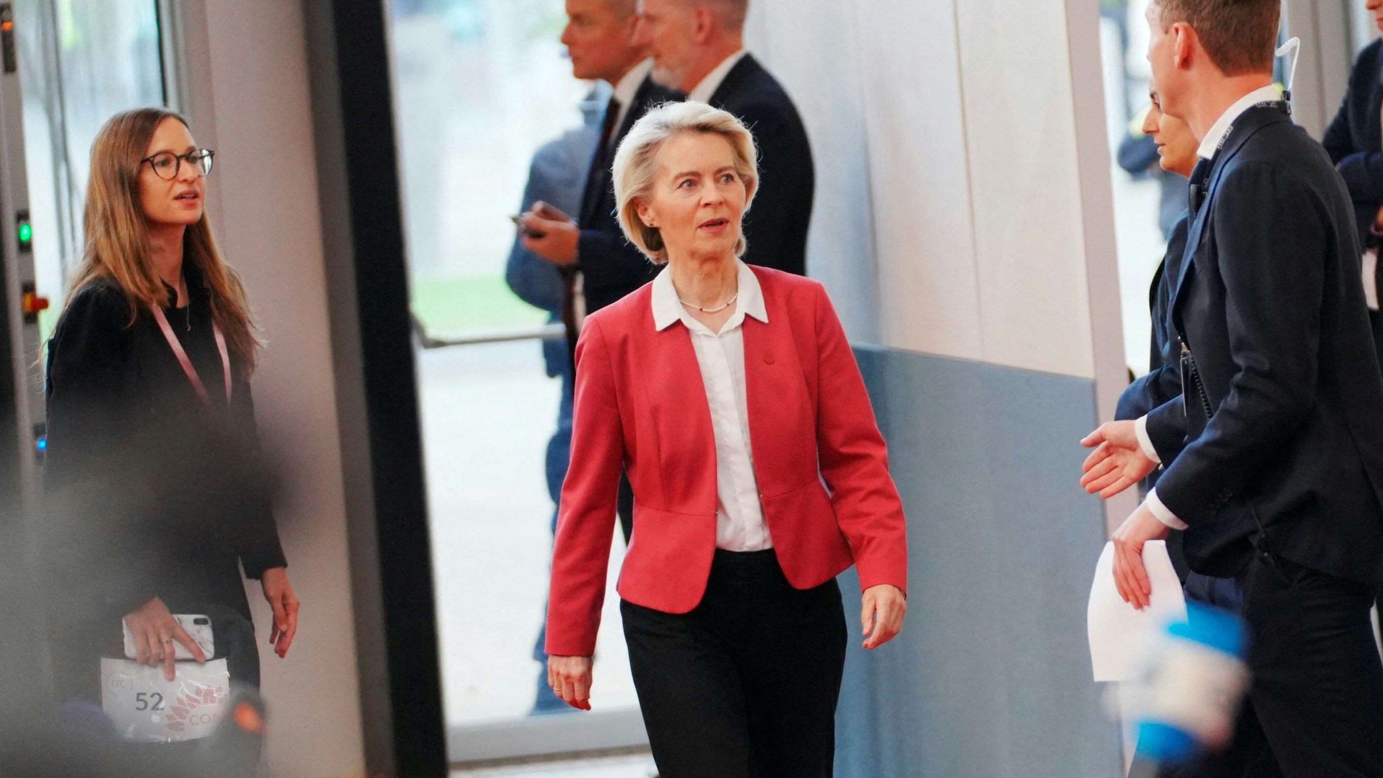 Heute.at - Misstrauensanträge gegen von der Leyen gescheitert