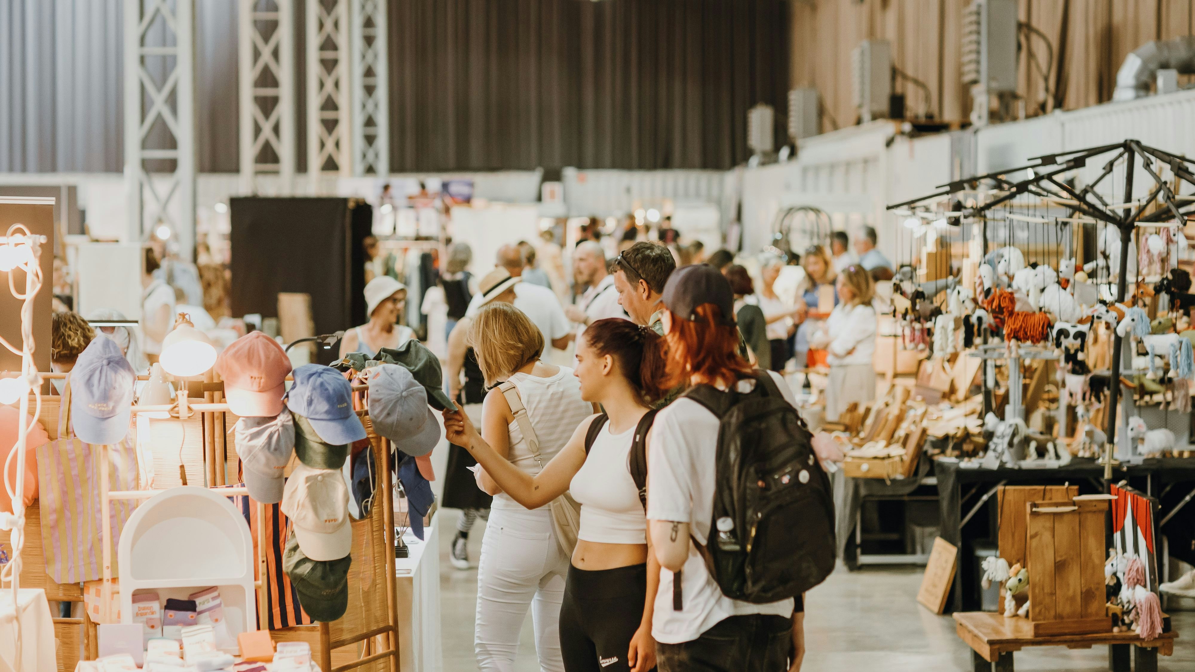 Heute.at - Marx Halle – Hip in den Herbst beim Edelstoff-Markt