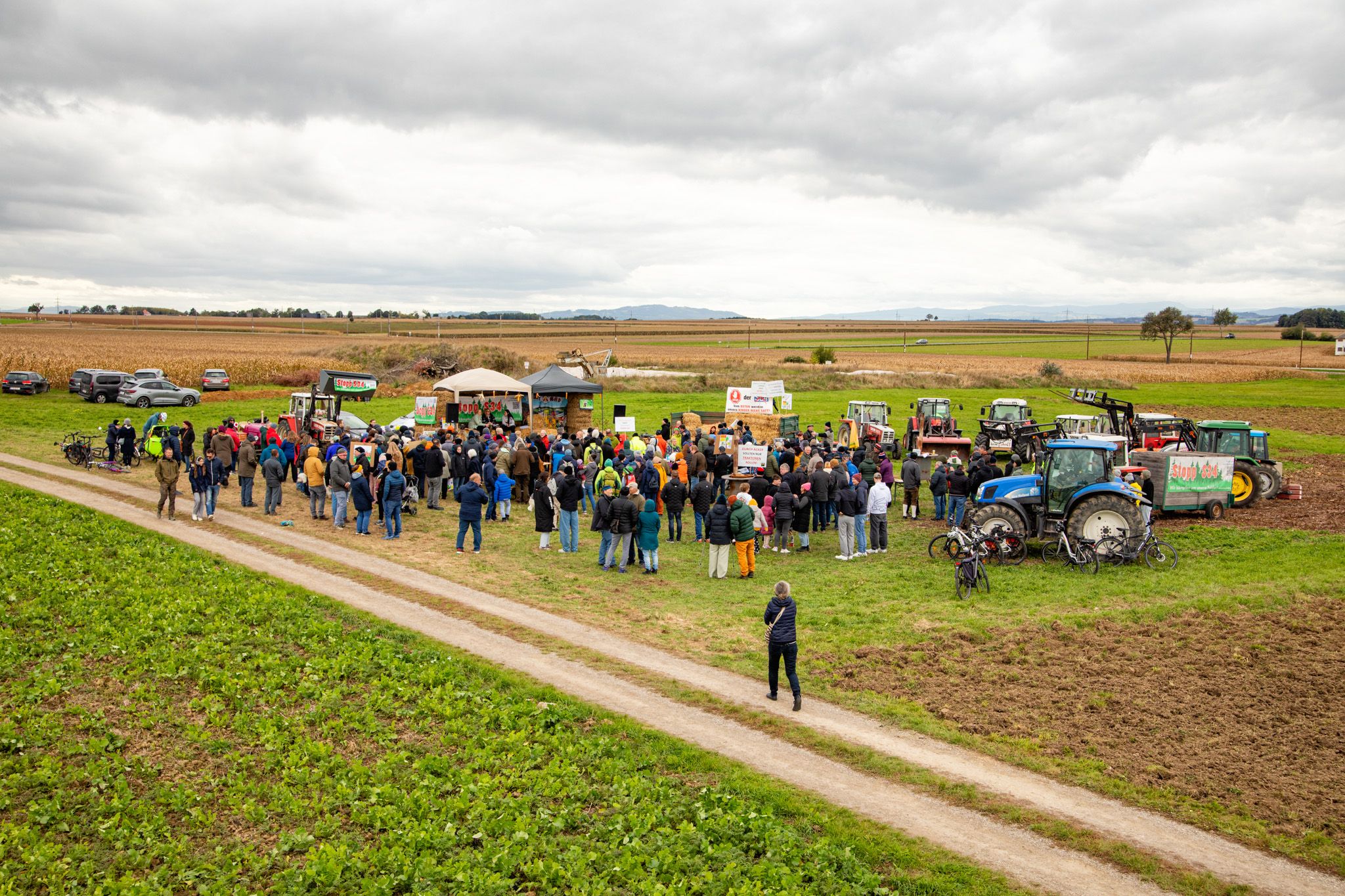 Bürgerinnen und Bürger aus dem Traisental beim Protest-Podest-Camp am 5. Oktober 2025.