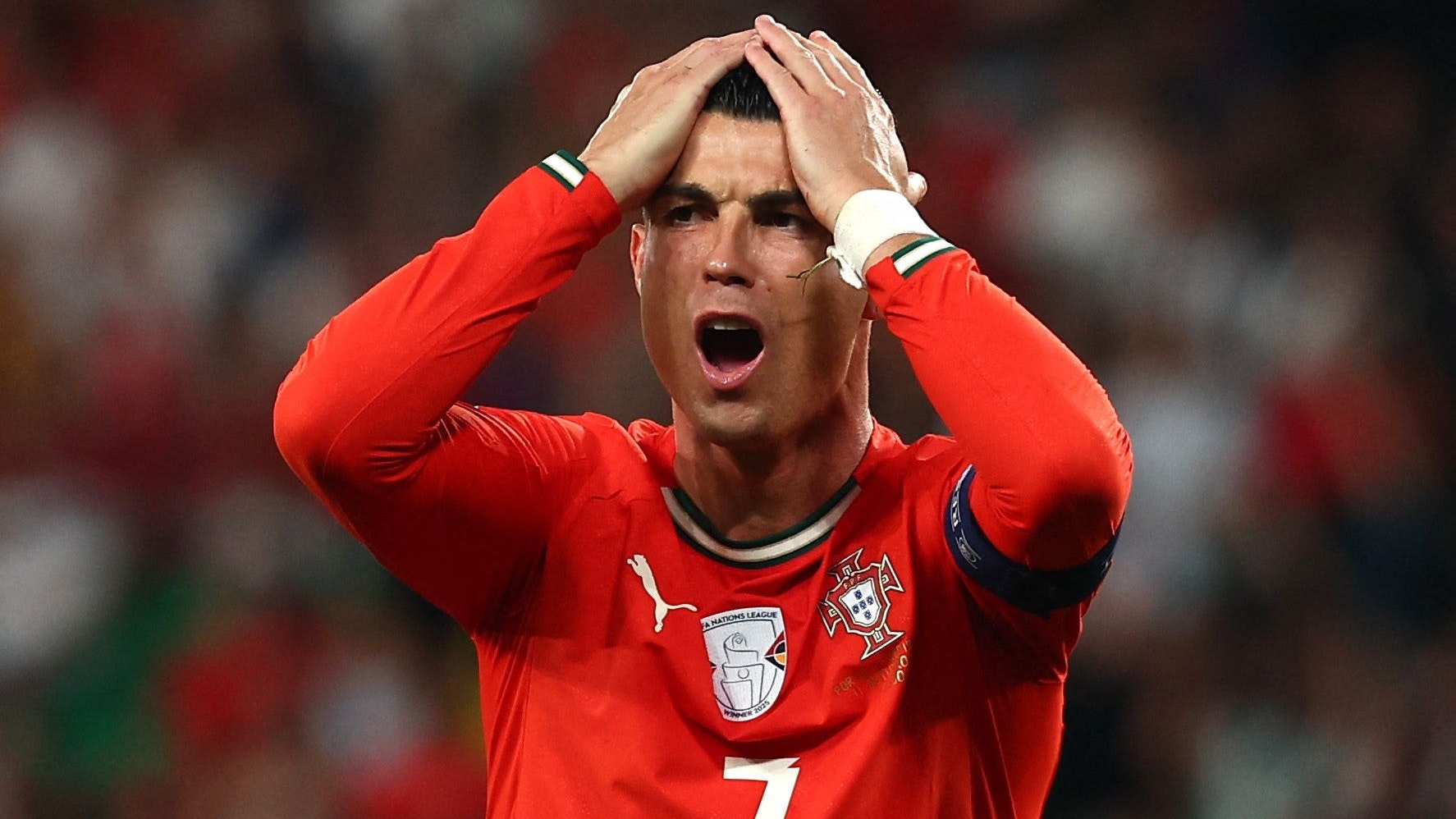 Fußball-Star Cristiano Ronaldo vergibt einen Elfmeter. 