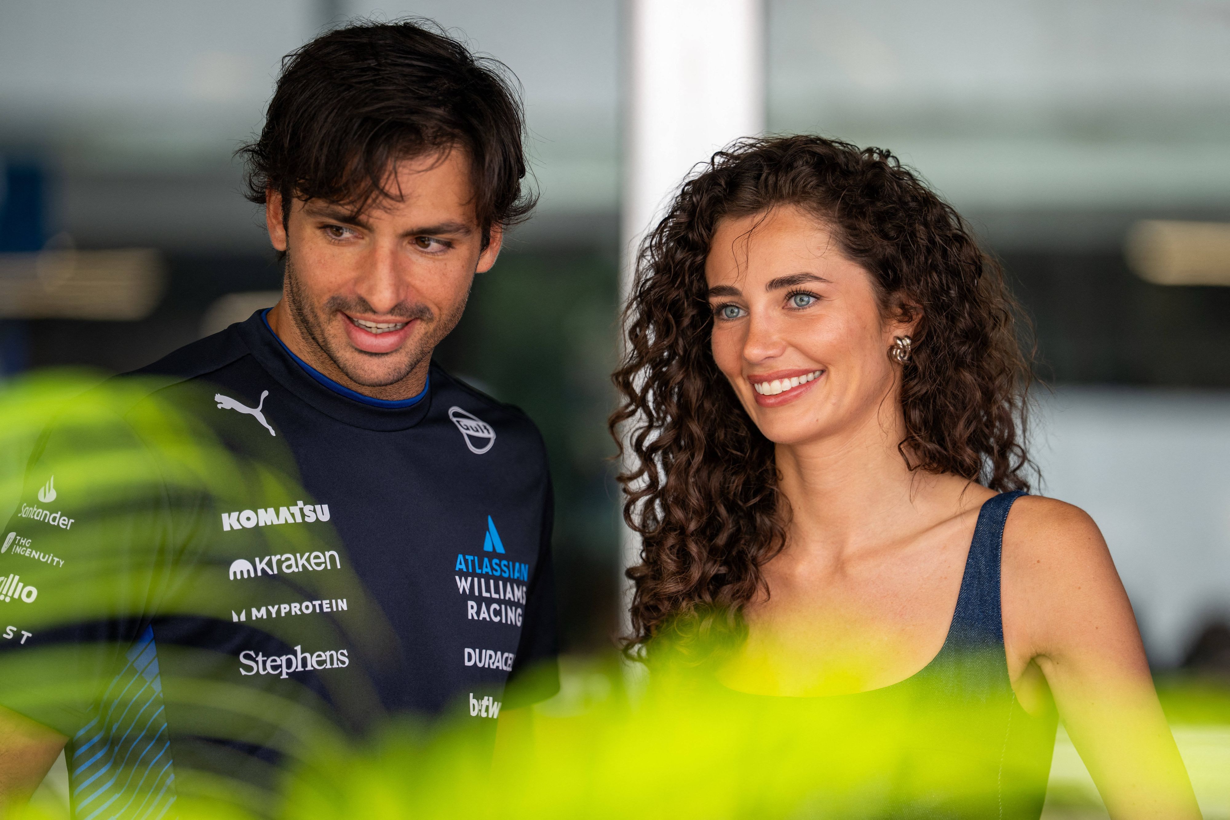 Formel1-Star Carlos Sainz und seine Partnerin Rebecca Donaldson. 