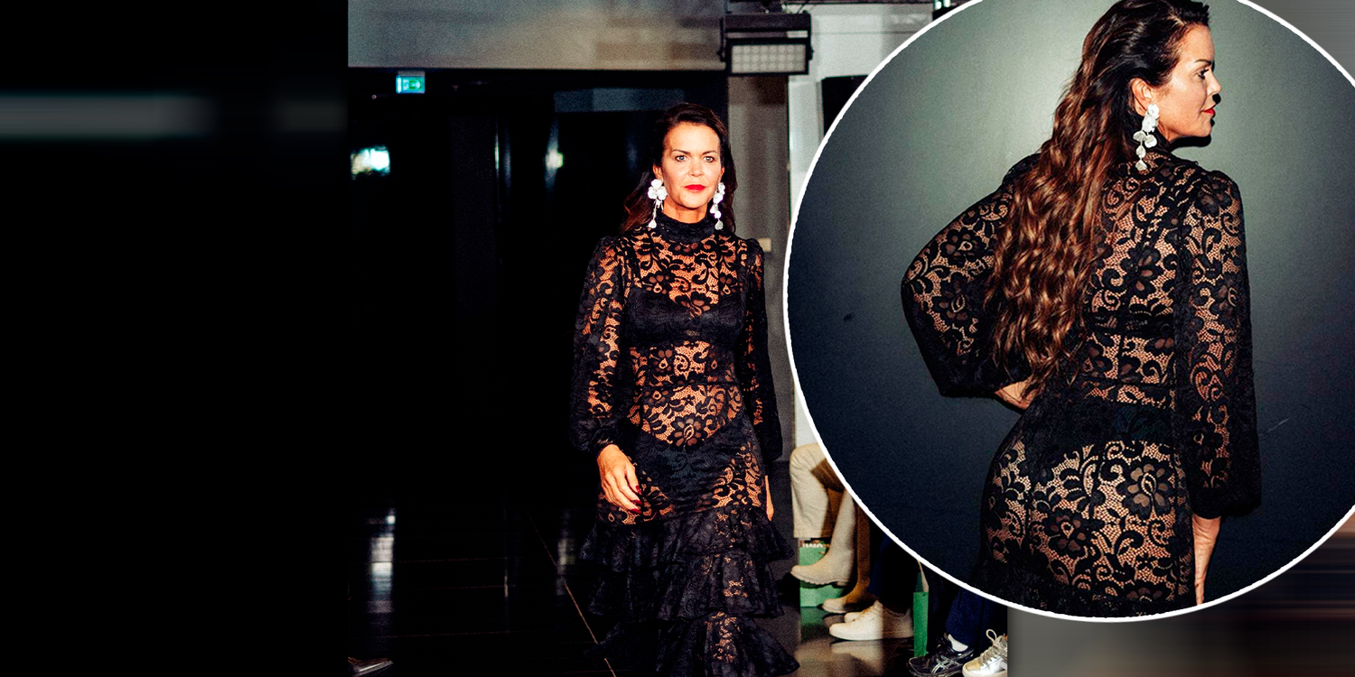 Martina Reuter zeigt am Laufsteg eine Topfigur.